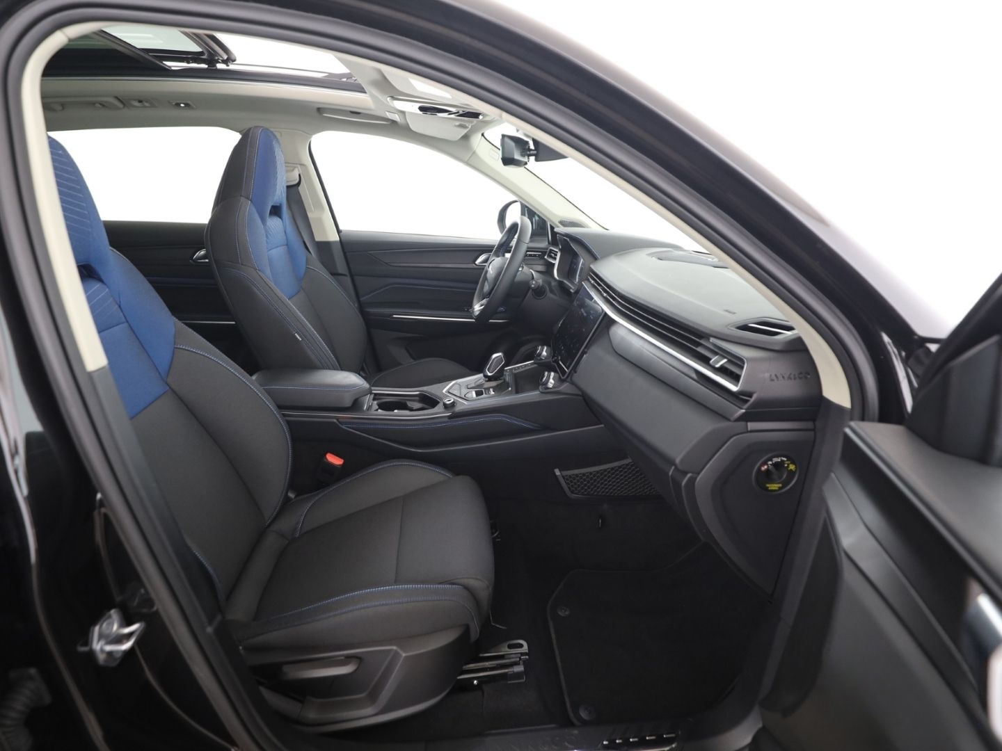 Lynk&Co 01 1.5 TD PHEV PANO/SHZ/ACC/BLIS/360CAM foto 13