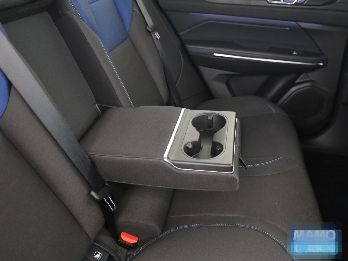 Lynk&Co 01 1.5 TD PHEV PANO/SHZ/ACC/BLIS/360CAM foto 19