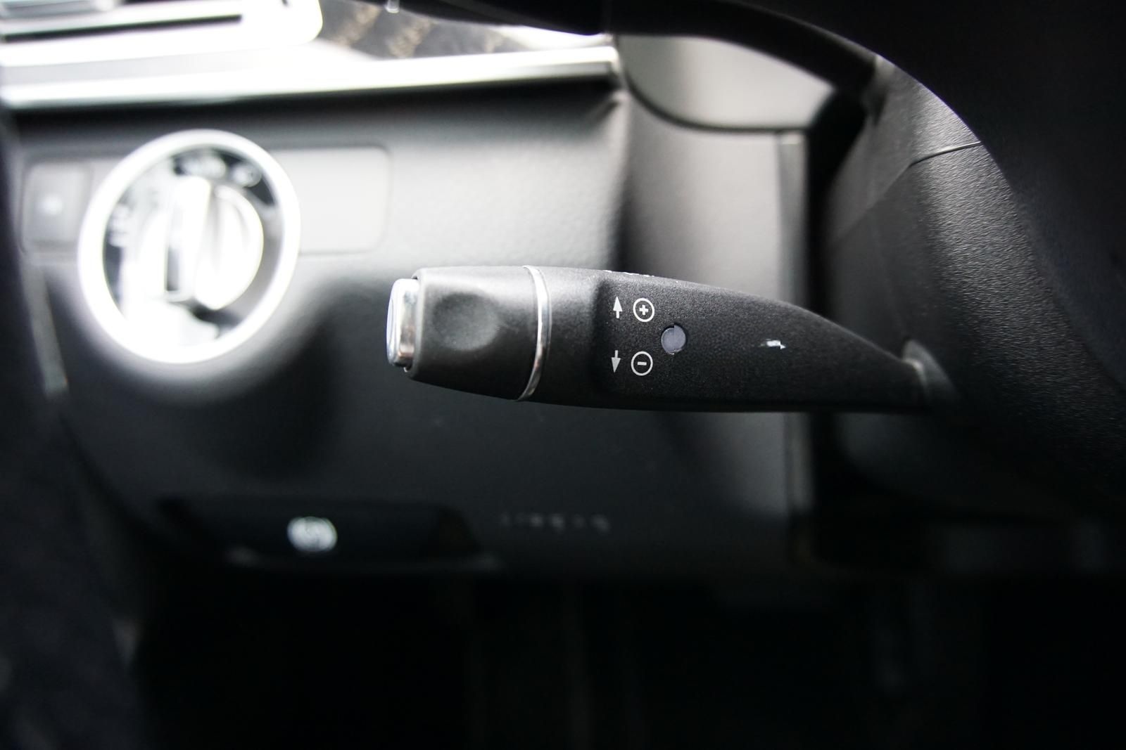 Mercedes-Benz E 220 2.1CDI Automatik Pano Navi LED PDC SHZ foto 17