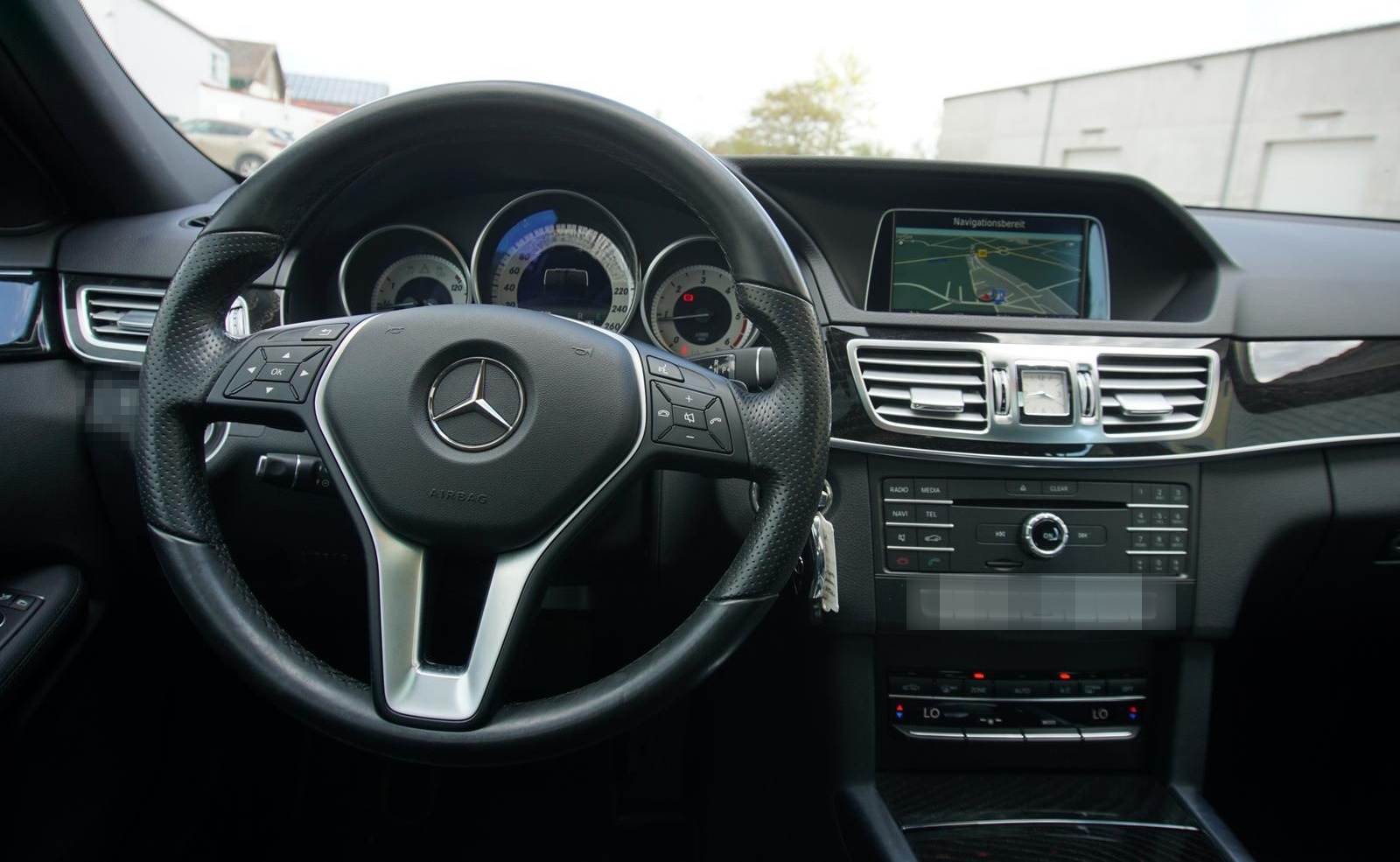 Mercedes-Benz E 220 2.1CDI Automatik Pano Navi LED PDC SHZ foto 8