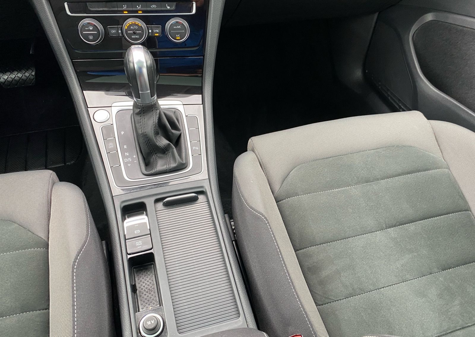 Volkswagen Golf VII Variant 2.0TDI DSG Highline LED ACC foto 8