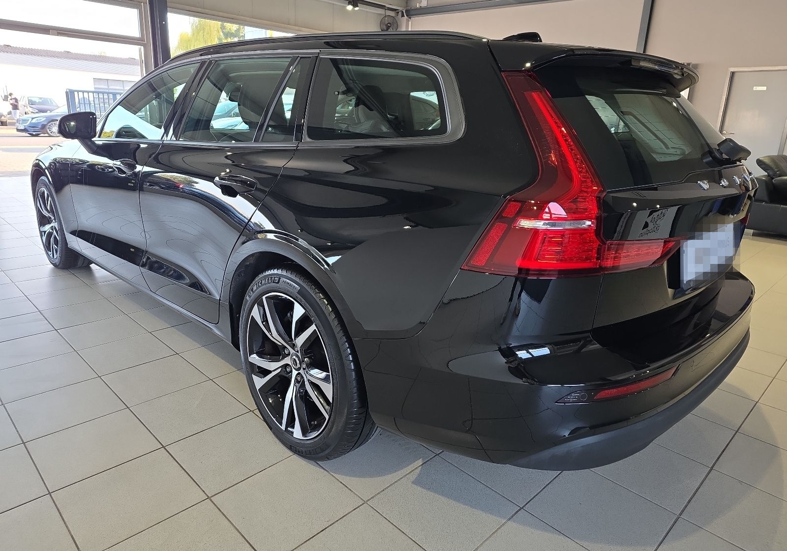 Volvo V60 B3 Essential Kamera WinterPaket LED Google foto 11