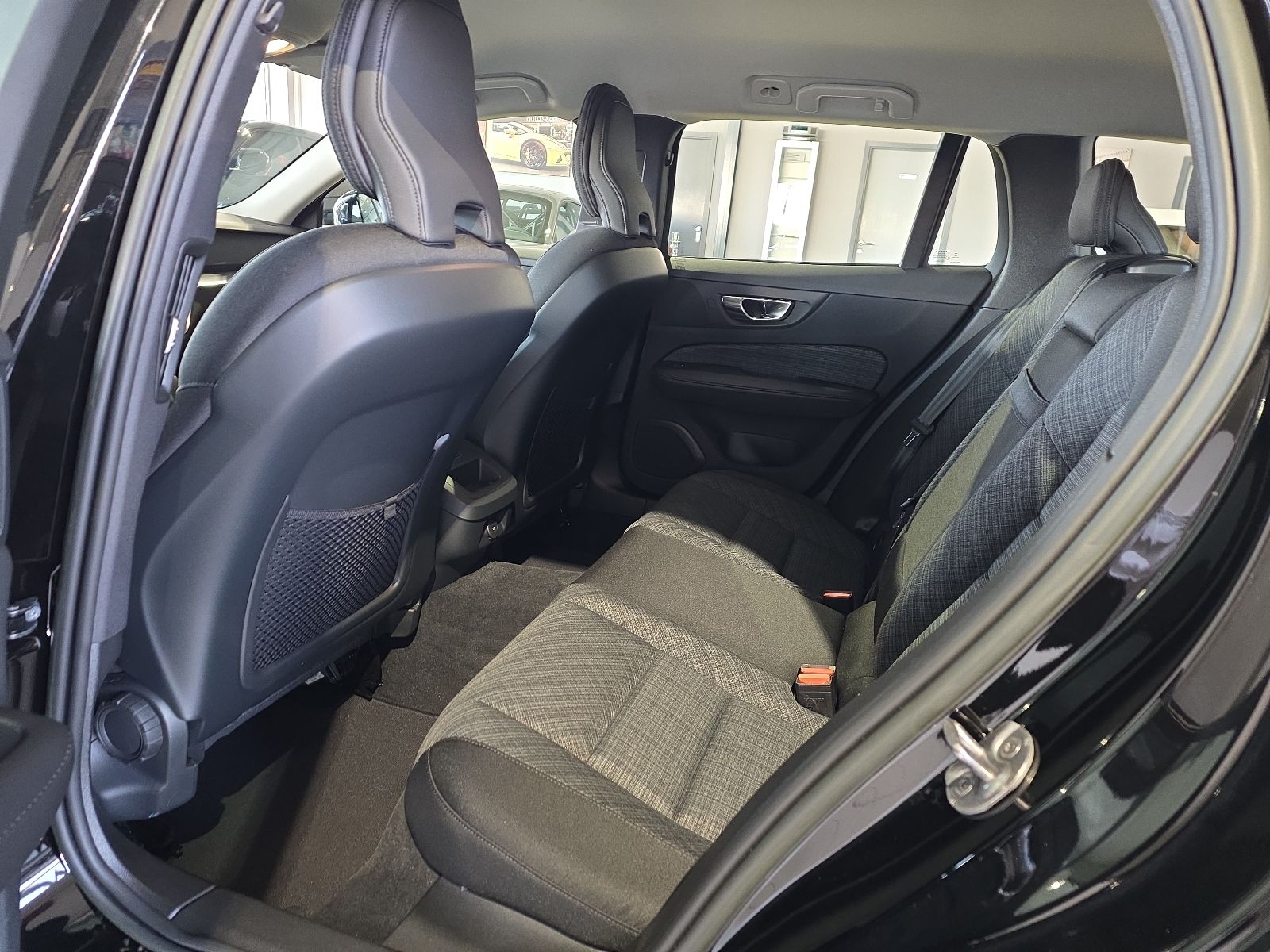 Volvo V60 B3 Essential Kamera WinterPaket LED Google foto 16