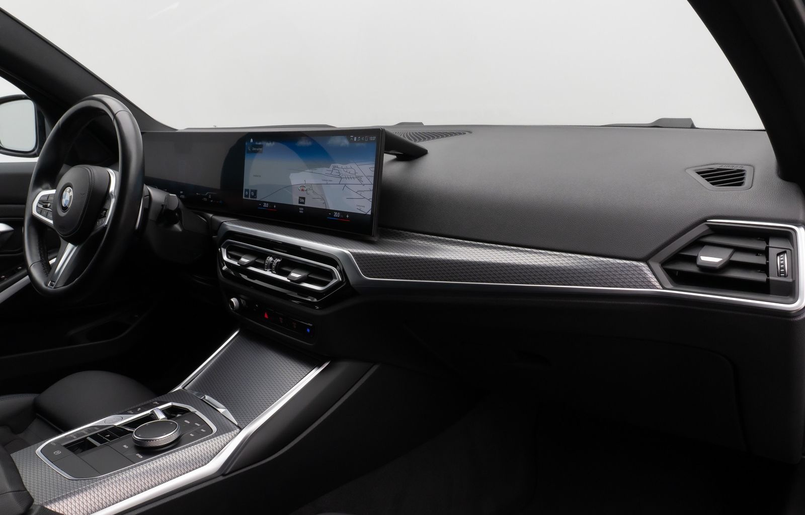 BMW 330i xD M Sport Kamera HUD DAB HiFi Parks 19Zoll foto 24