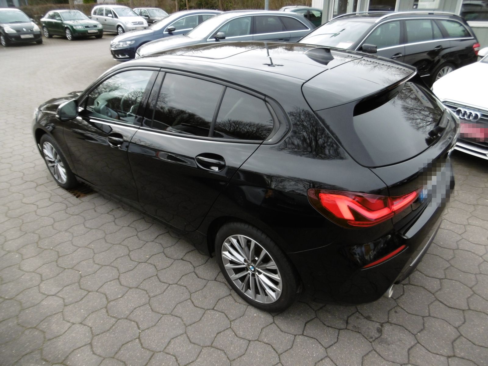 BMW 118 iAut. Luxury Line Leder Nav LED Panorama HUD foto 17