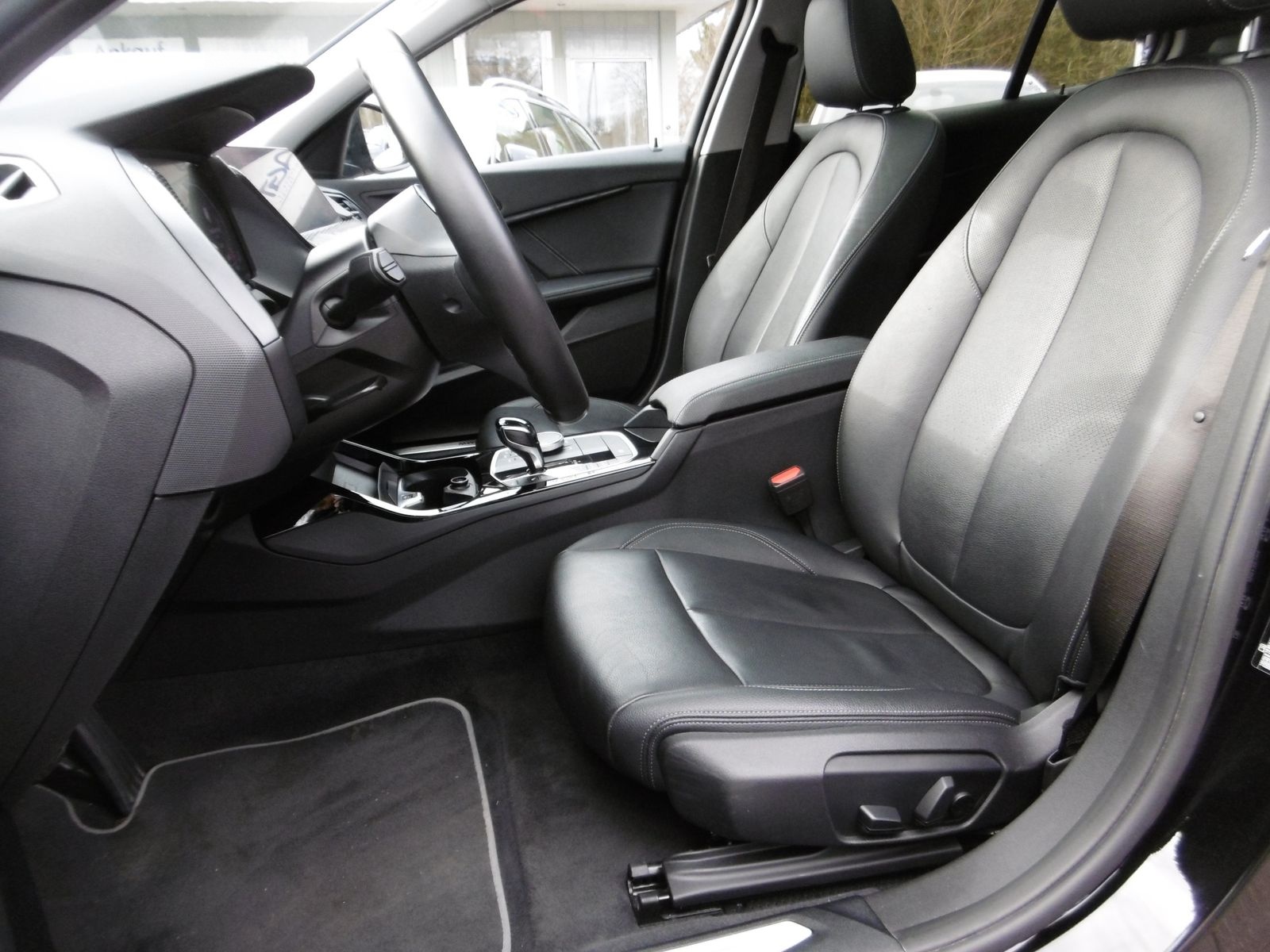 BMW 118 iAut. Luxury Line Leder Nav LED Panorama HUD foto 3