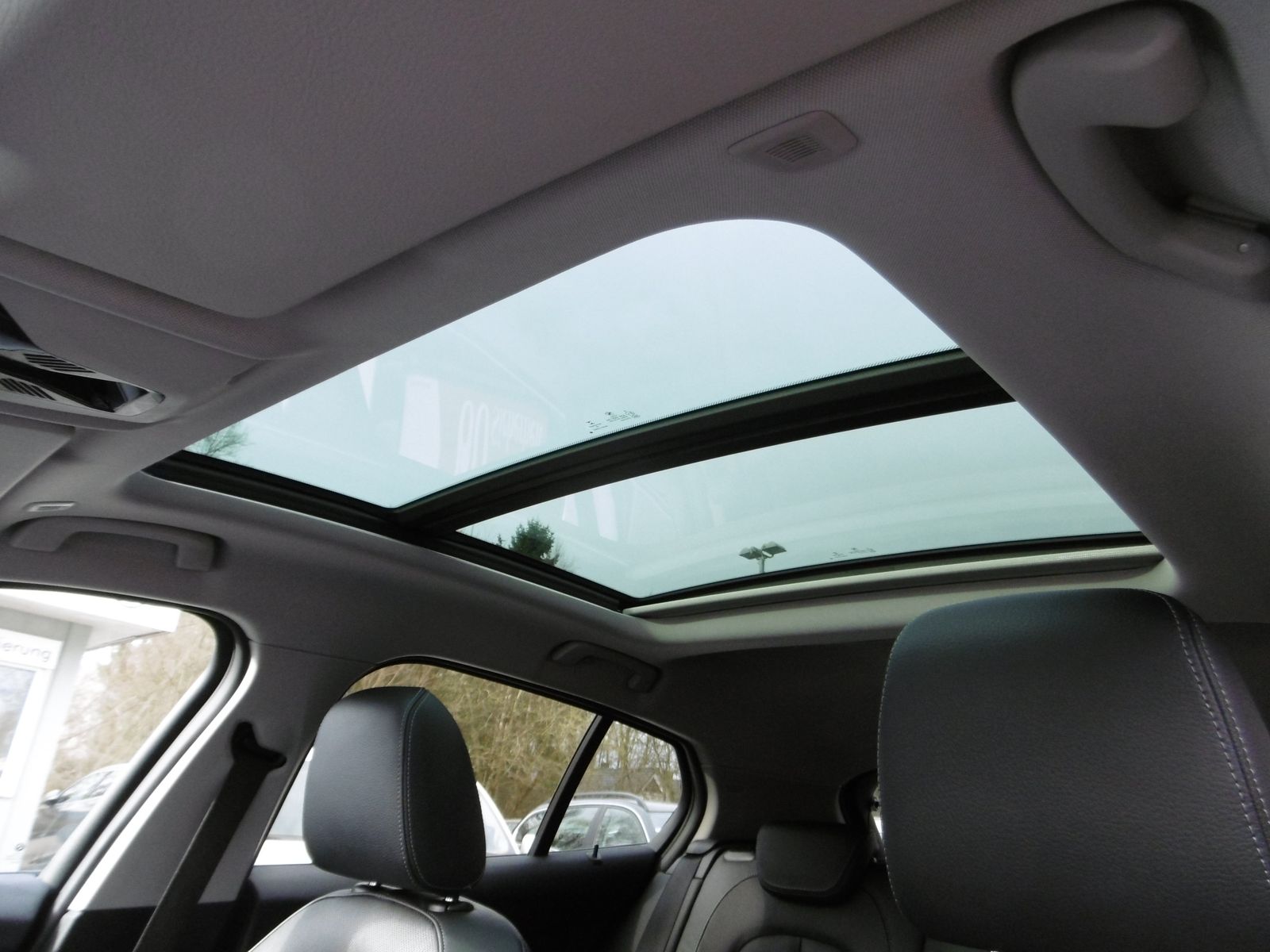 BMW 118 iAut. Luxury Line Leder Nav LED Panorama HUD foto 7