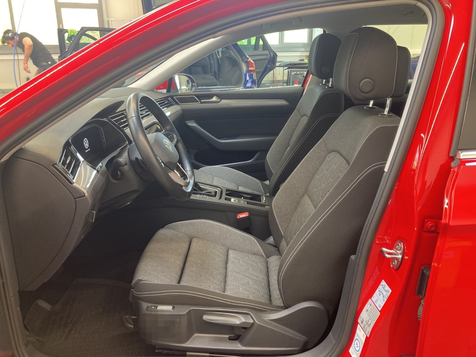 Volkswagen Passat Variant TDI DSG Business LED TravelAssist foto 11