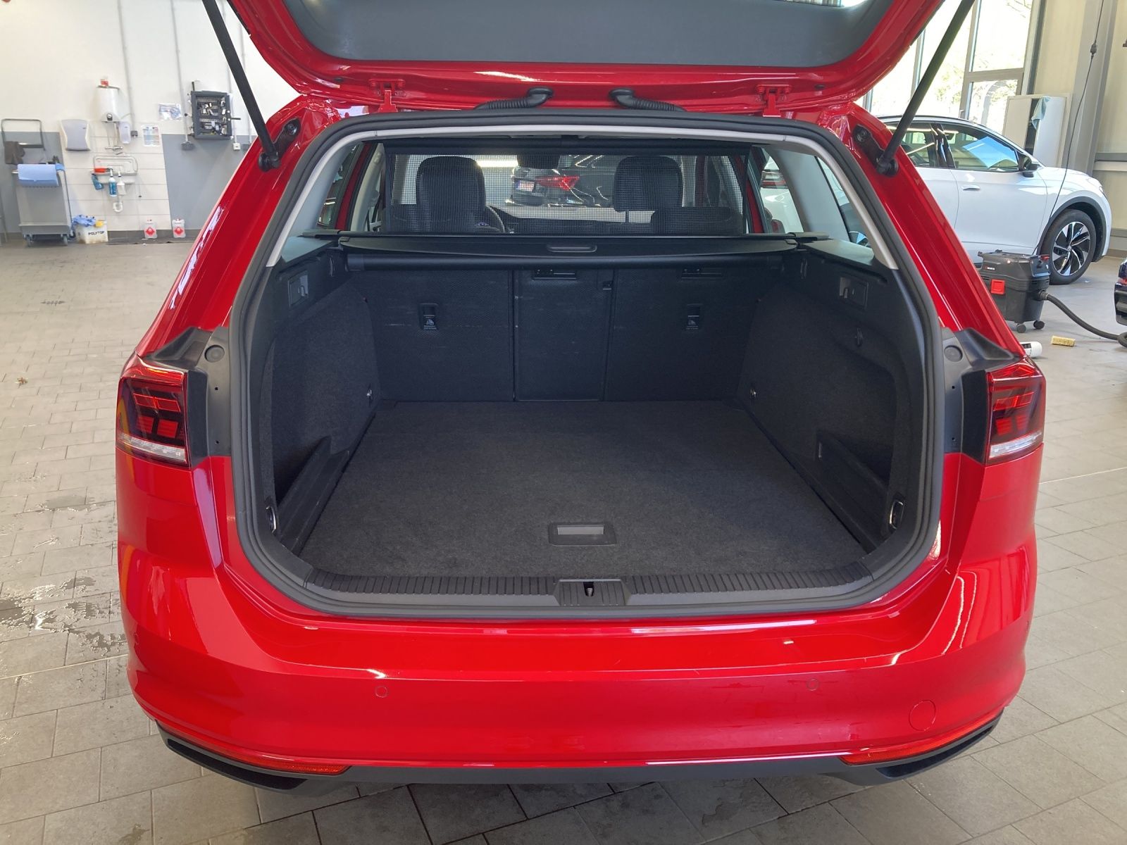 Volkswagen Passat Variant TDI DSG Business LED TravelAssist foto 15