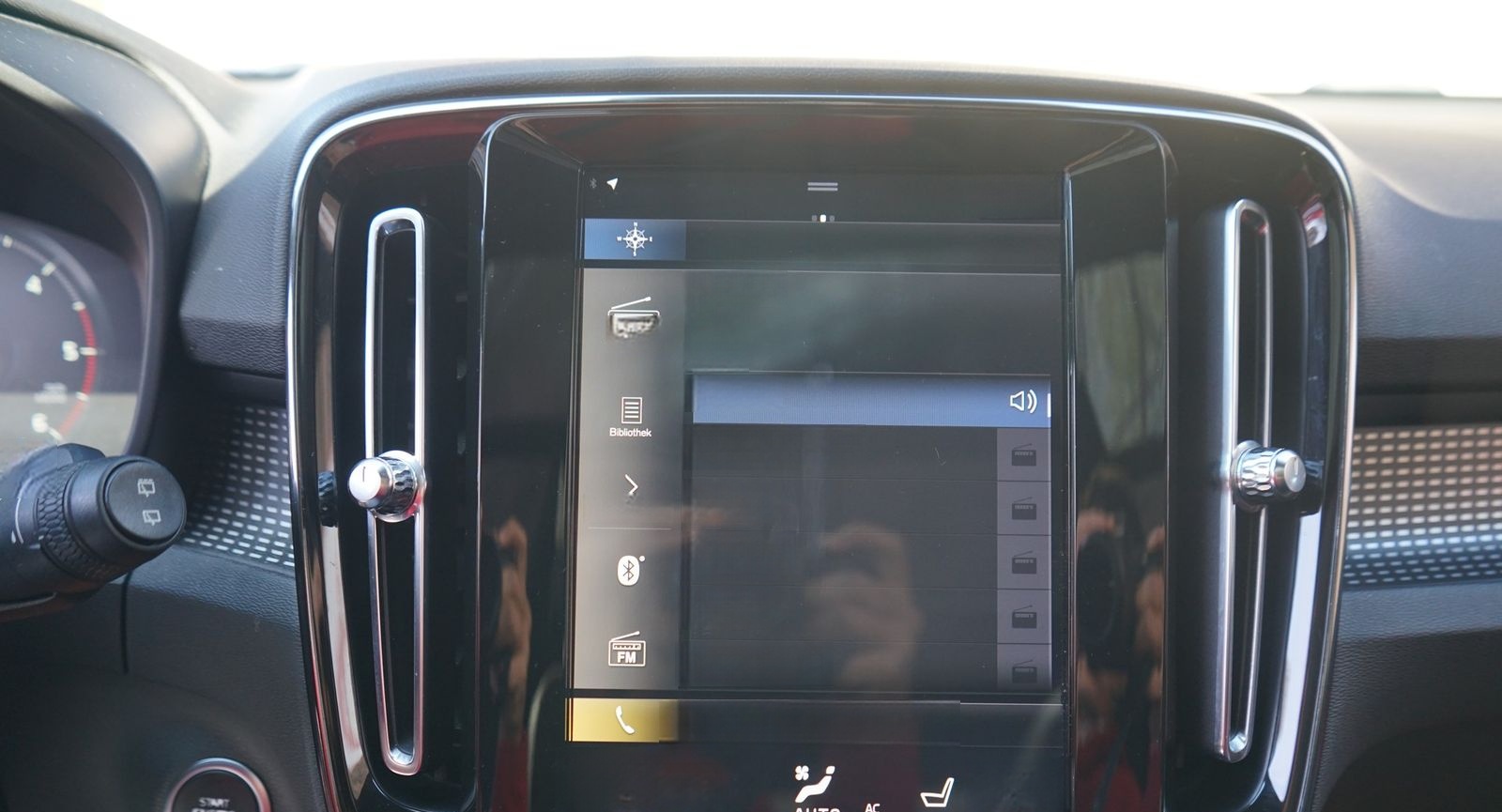 Volvo XC40 2.0 R Design AWD LED 360° AHK PDC Totwinkel foto 12