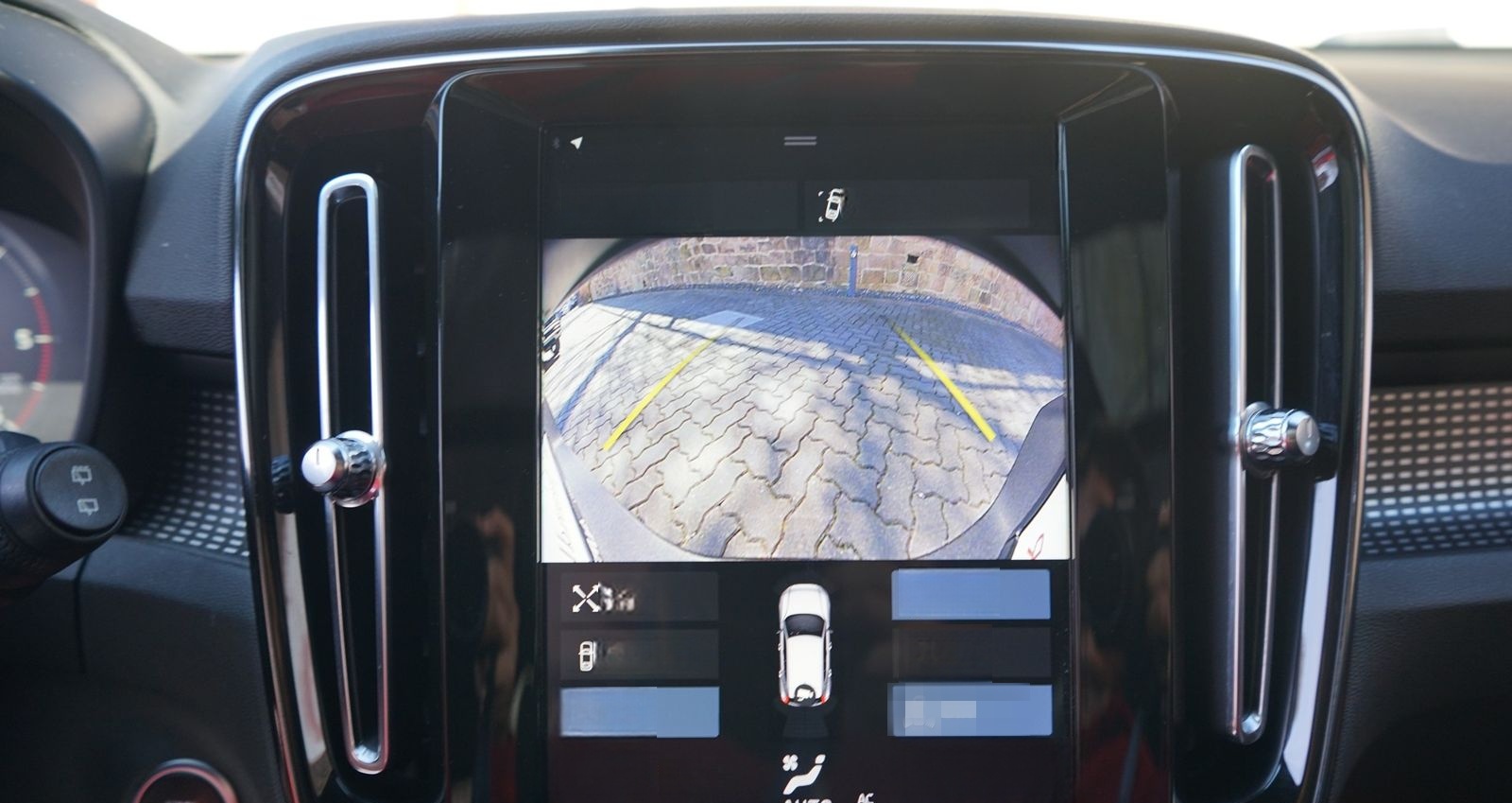 Volvo XC40 2.0 R Design AWD LED 360° AHK PDC Totwinkel foto 13