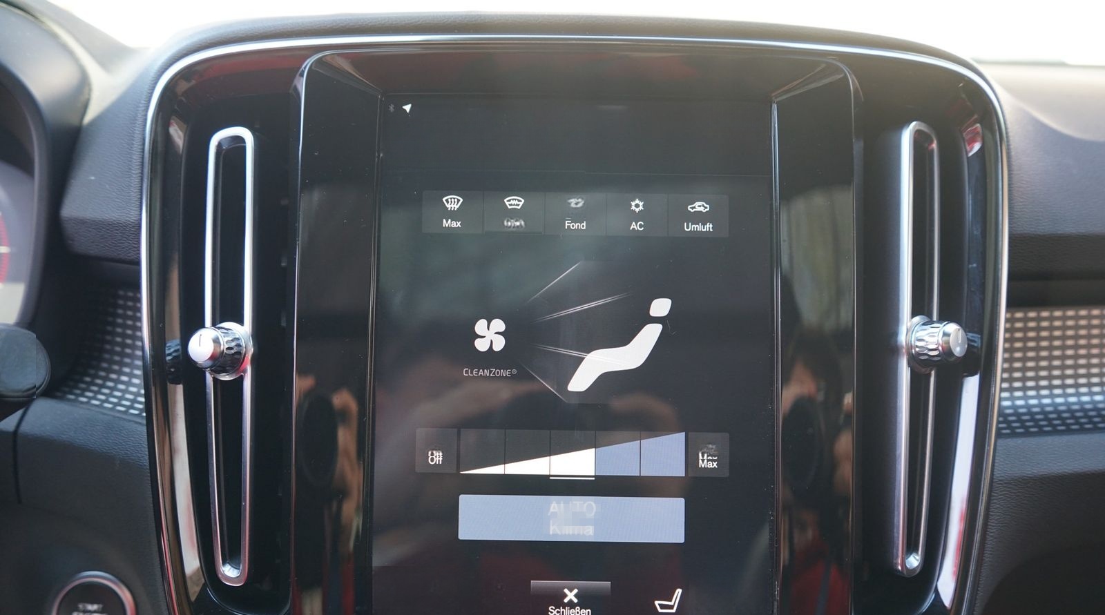 Volvo XC40 2.0 R Design AWD LED 360° AHK PDC Totwinkel foto 15