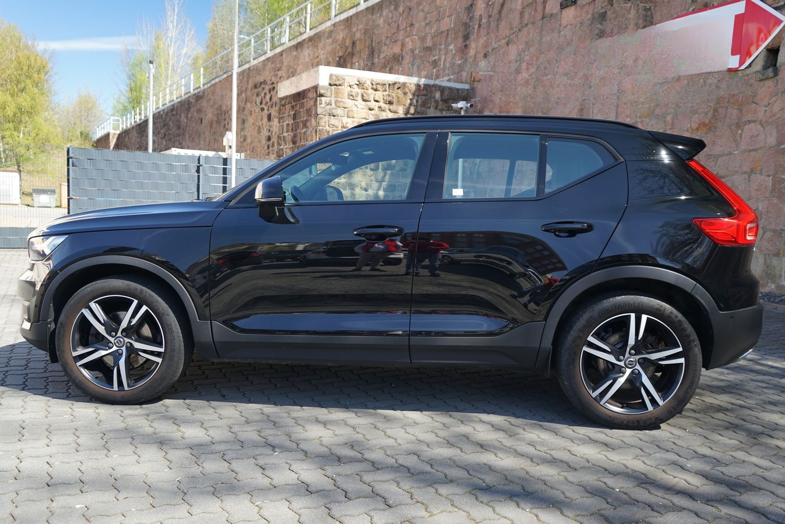 Volvo XC40 2.0 R Design AWD LED 360° AHK PDC Totwinkel foto 3