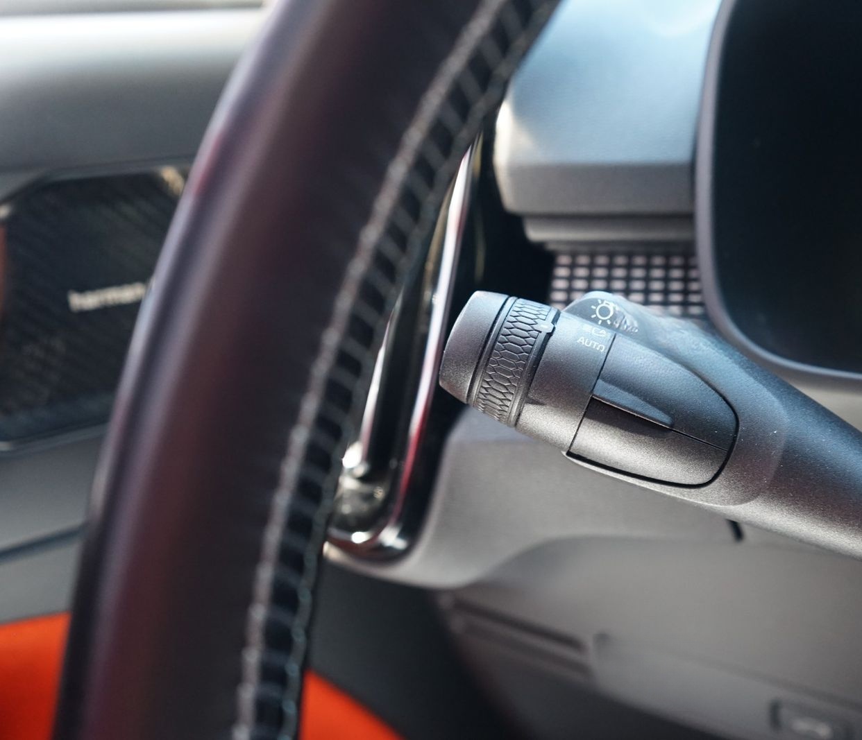 Volvo XC40 2.0 R Design AWD LED 360° AHK PDC Totwinkel foto 23