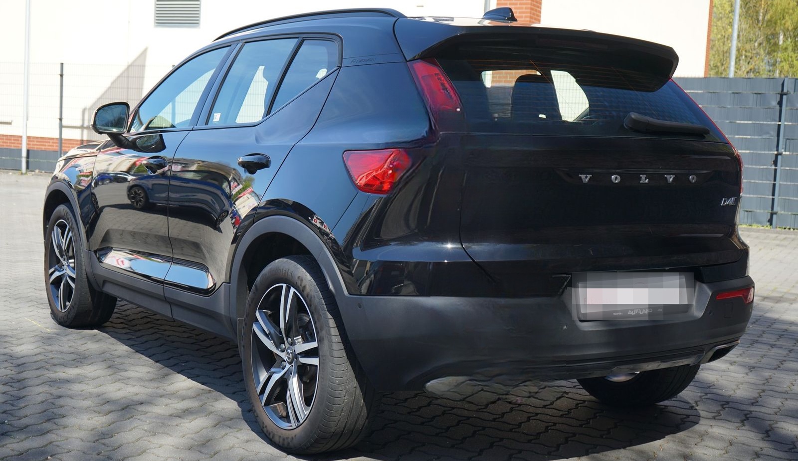 Volvo XC40 2.0 R Design AWD LED 360° AHK PDC Totwinkel foto 4