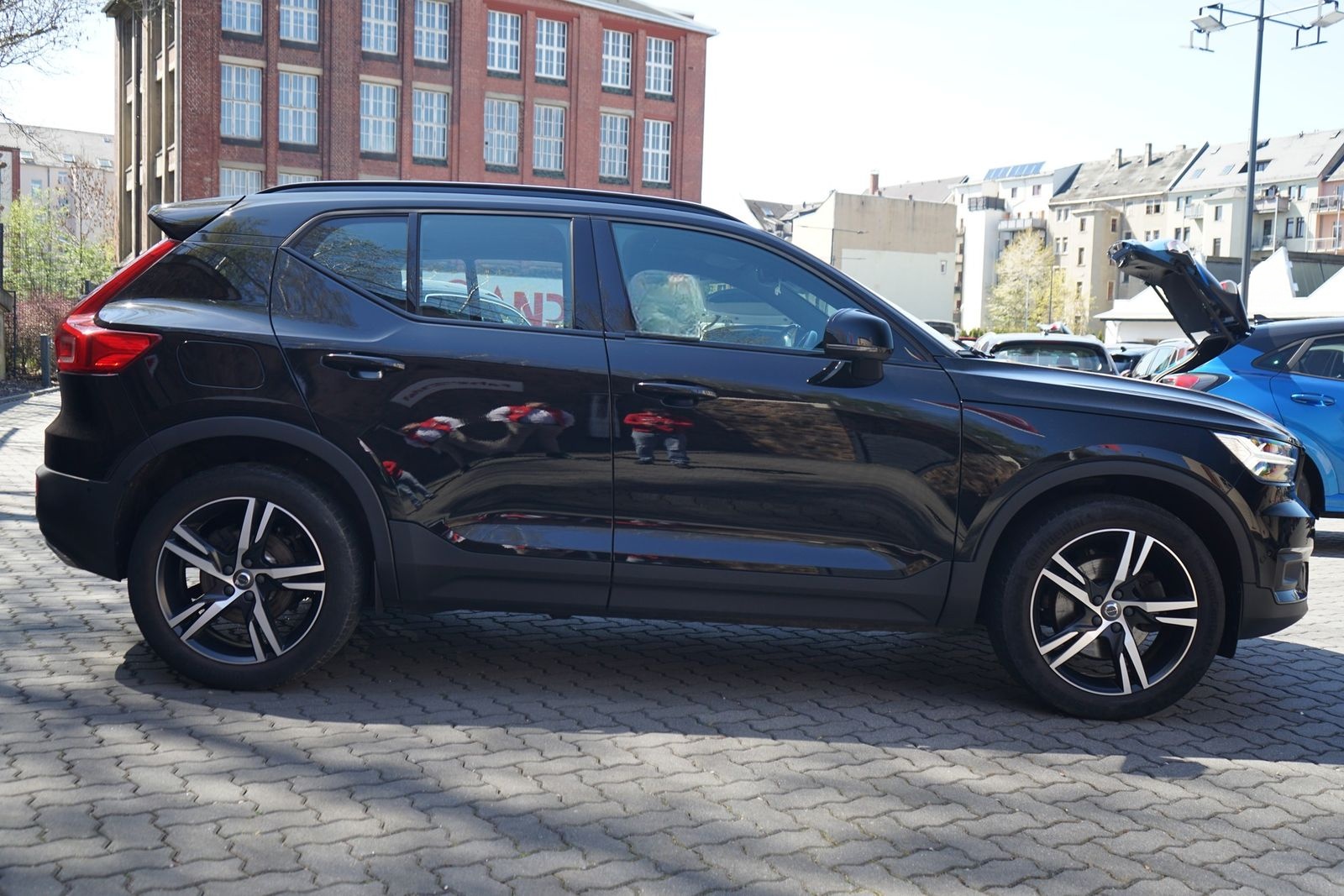 Volvo XC40 2.0 R Design AWD LED 360° AHK PDC Totwinkel foto 7