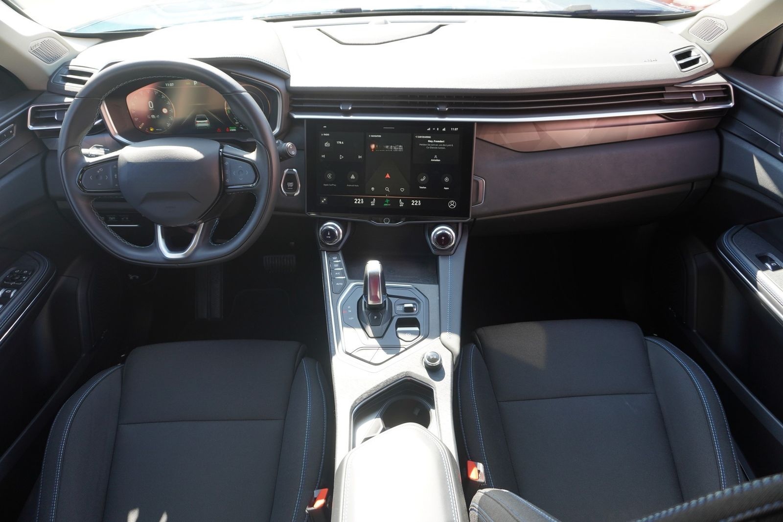 Lynk&Co 01 1.5 TD PHEV Aut. LED ACC 360° Pano foto 11