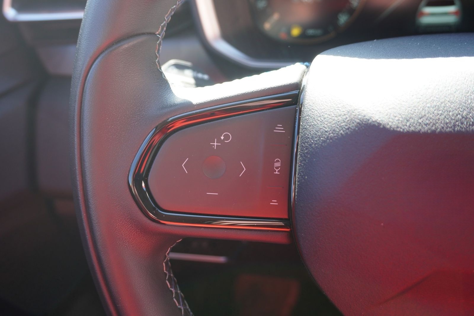 Lynk&Co 01 1.5 TD PHEV Aut. LED ACC 360° Pano foto 21