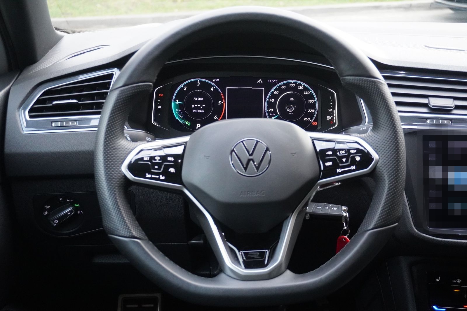 Volkswagen Tiguan 2.0 TDI R-Line 4M Blackstyle LED AHK Pano foto 14