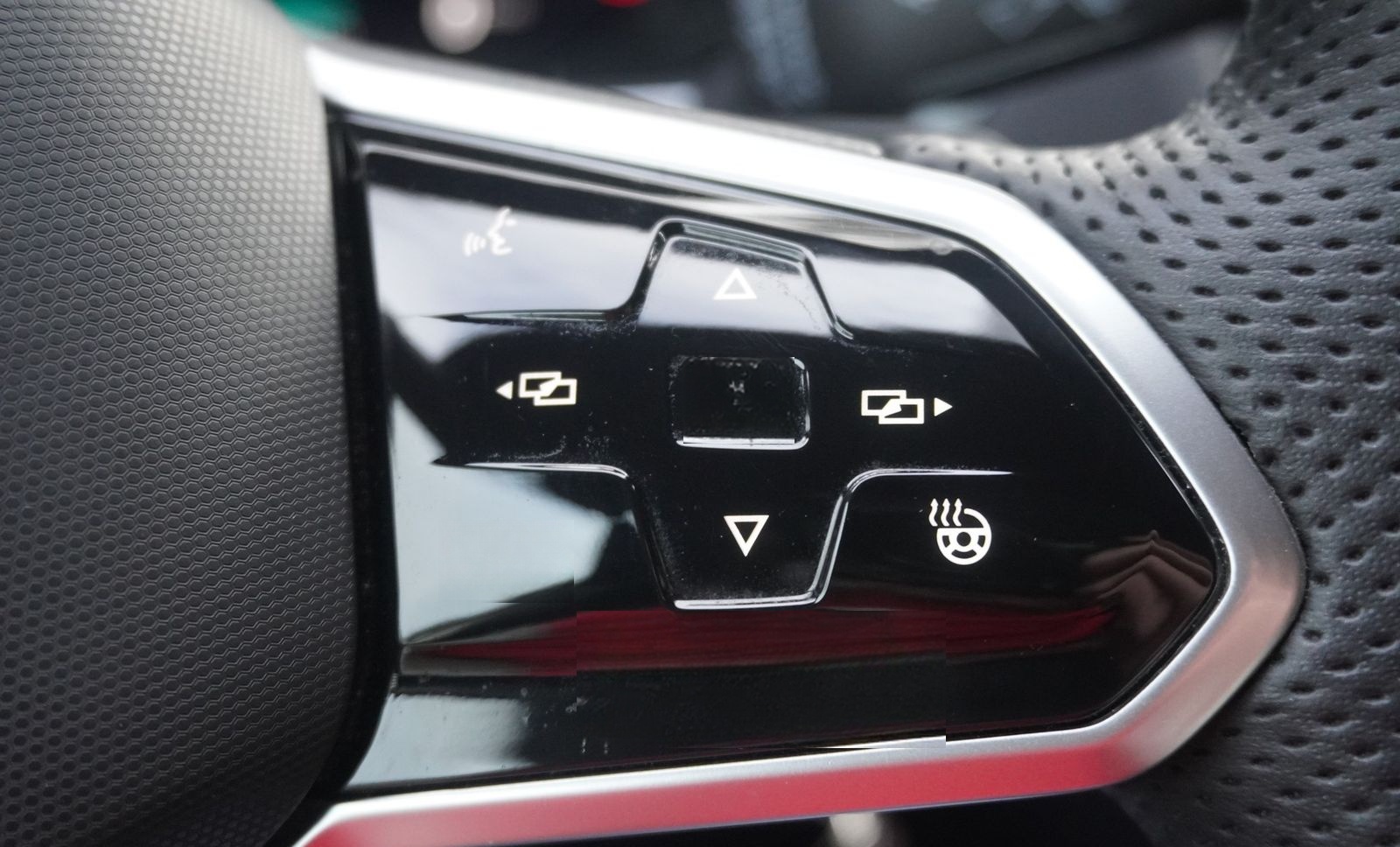 Volkswagen Tiguan 2.0 TDI R-Line 4M Blackstyle LED AHK Pano foto 19