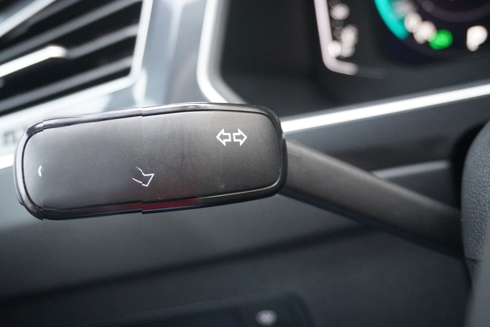 Volkswagen Tiguan 2.0 TDI R-Line 4M Blackstyle LED AHK Pano foto 20