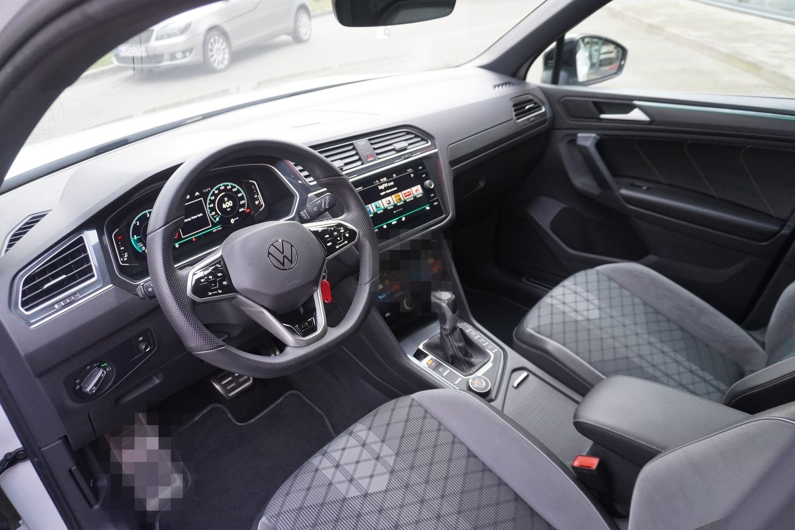 Volkswagen Tiguan 2.0 TDI R-Line 4M Blackstyle LED AHK Pano foto 10