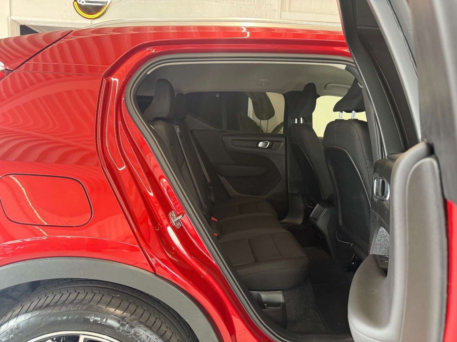 Volvo XC 40 Momentum Autm. R-Kam LED Navi Virtual H&K foto 22