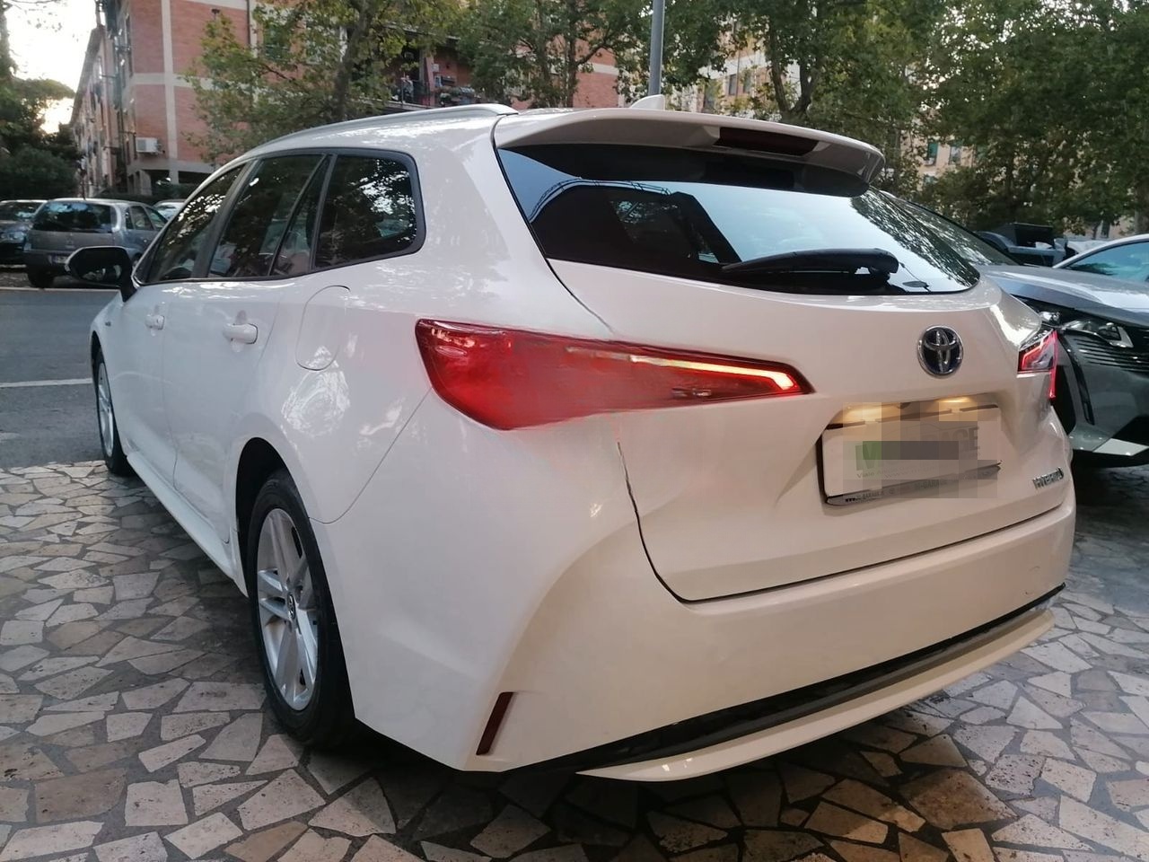 Toyota Corolla TS 1.8 Hybrid Business NO OBBL. F foto 3