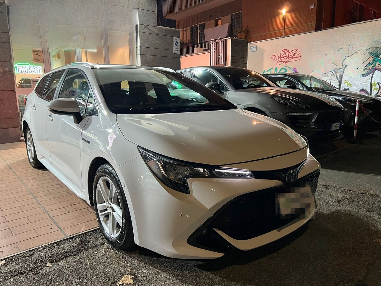 Toyota Corolla TS 1.8 Hybrid Business Tech foto 2