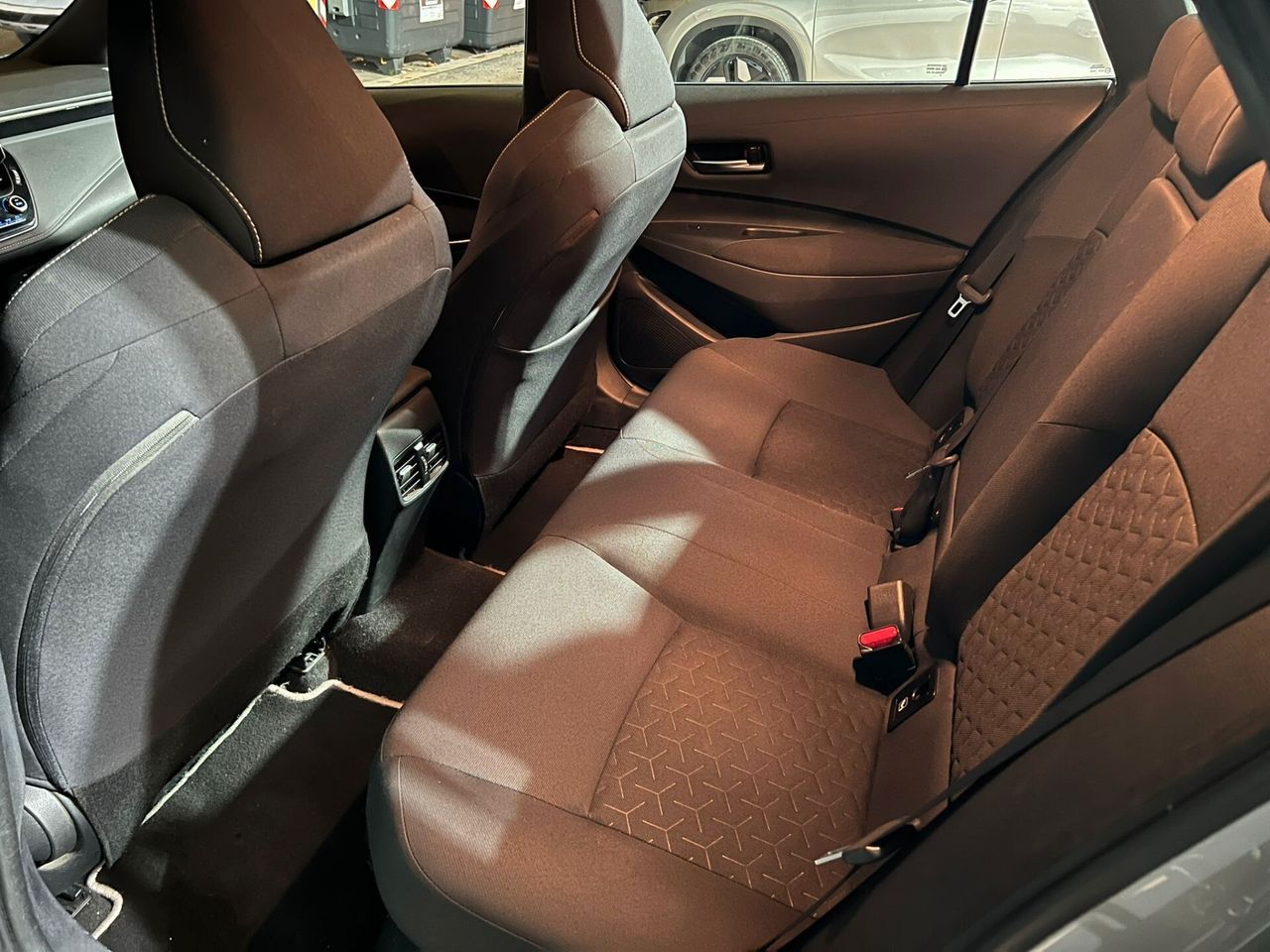 Toyota Corolla TS 1.8 Hybrid Business Tech foto 12