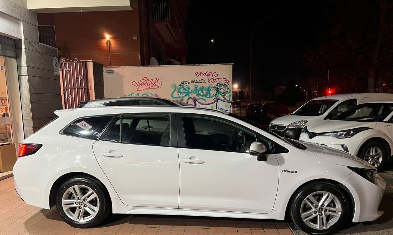 Toyota Corolla TS 1.8 Hybrid Business Tech foto 3
