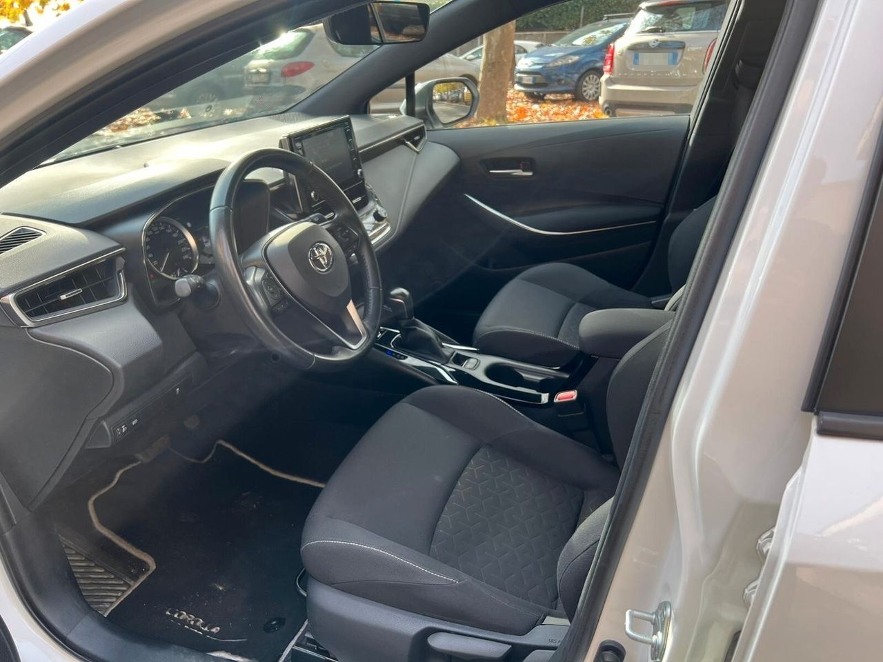 Toyota Corolla 1.8 Hybrid foto 11
