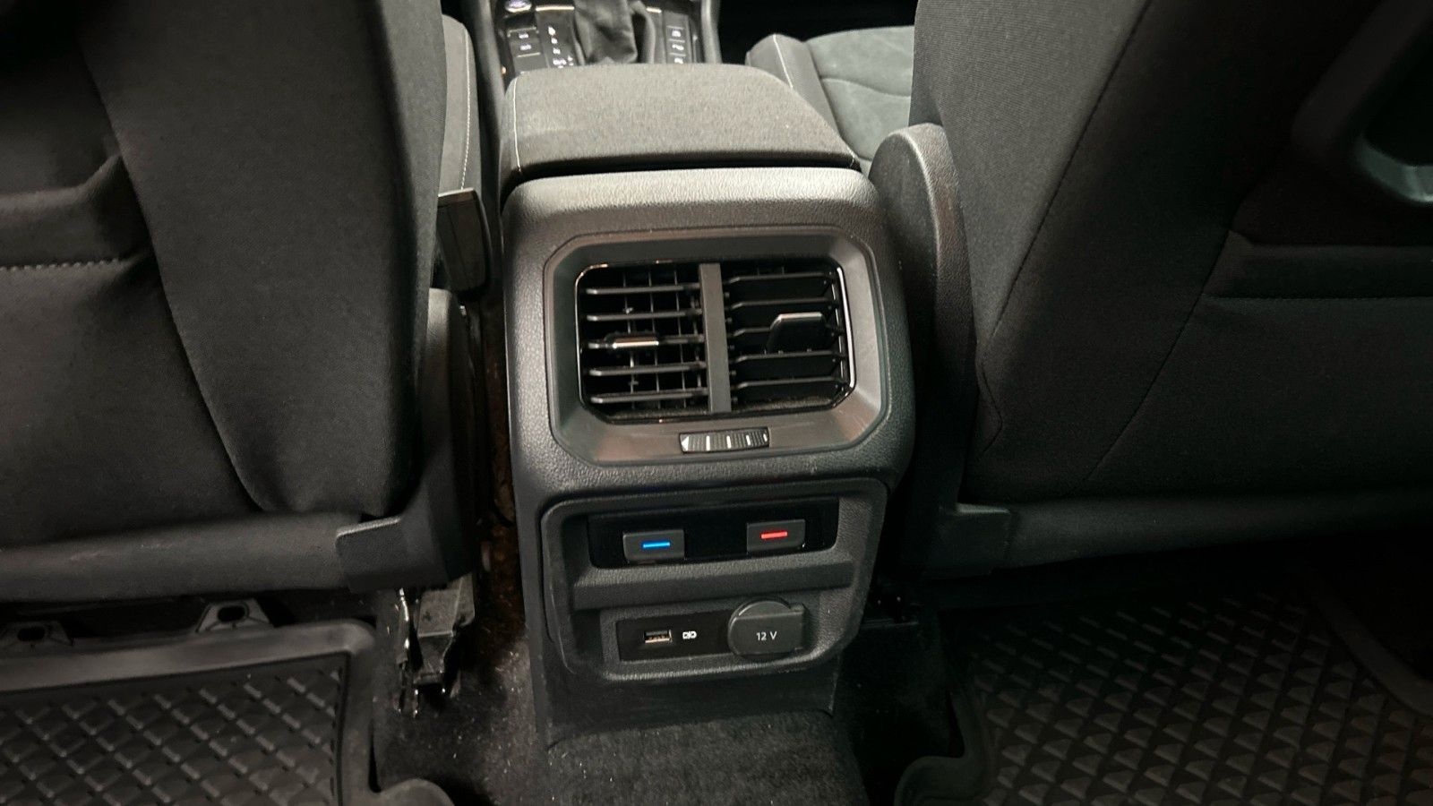 Volkswagen Tiguan Com. Navi Virtual ACC KAM360° AHK SHZ LHZ foto 16