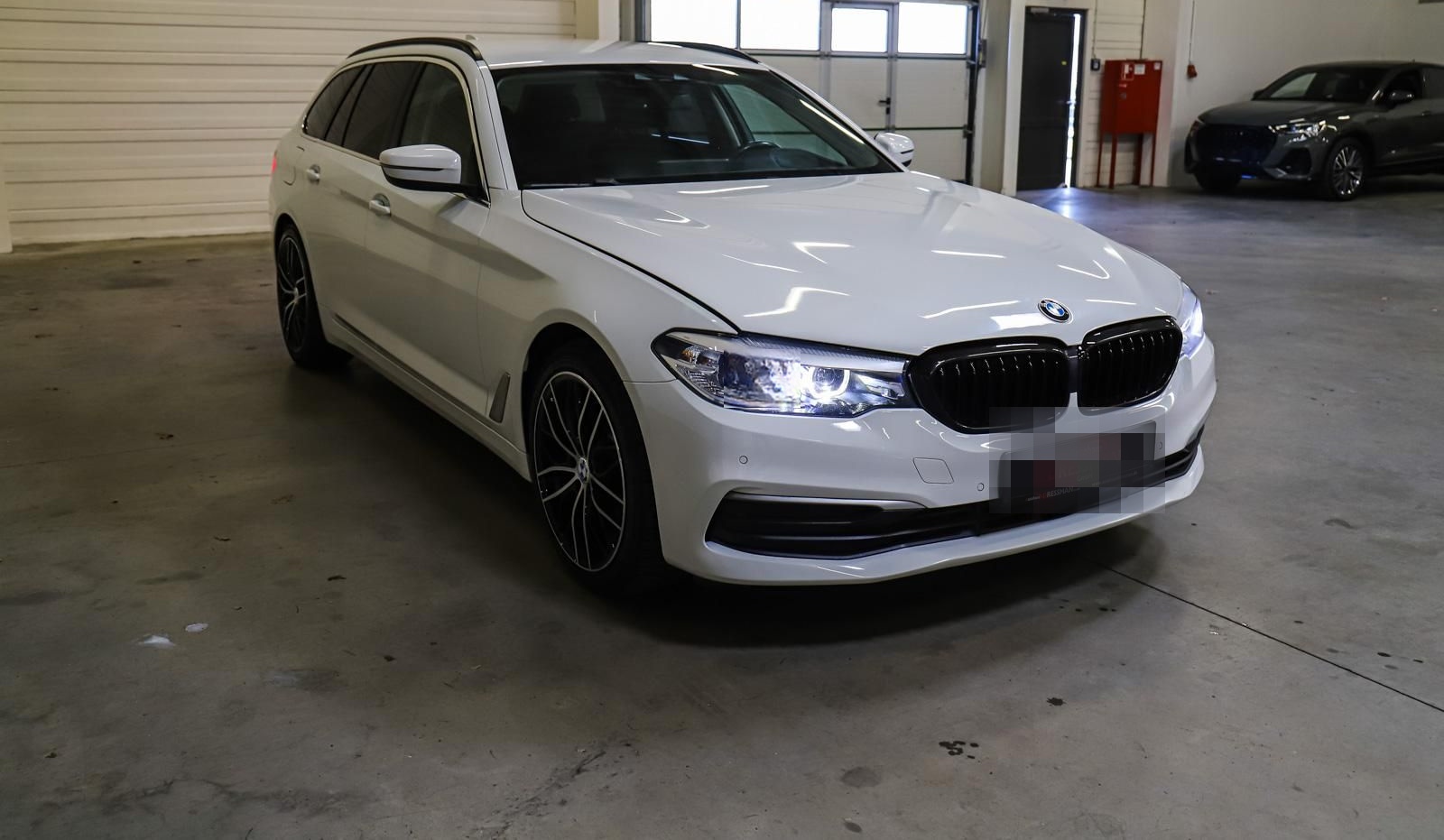 BMW 520d Touring LED KAMERA HuD AHK MEMORY LEDER foto 3