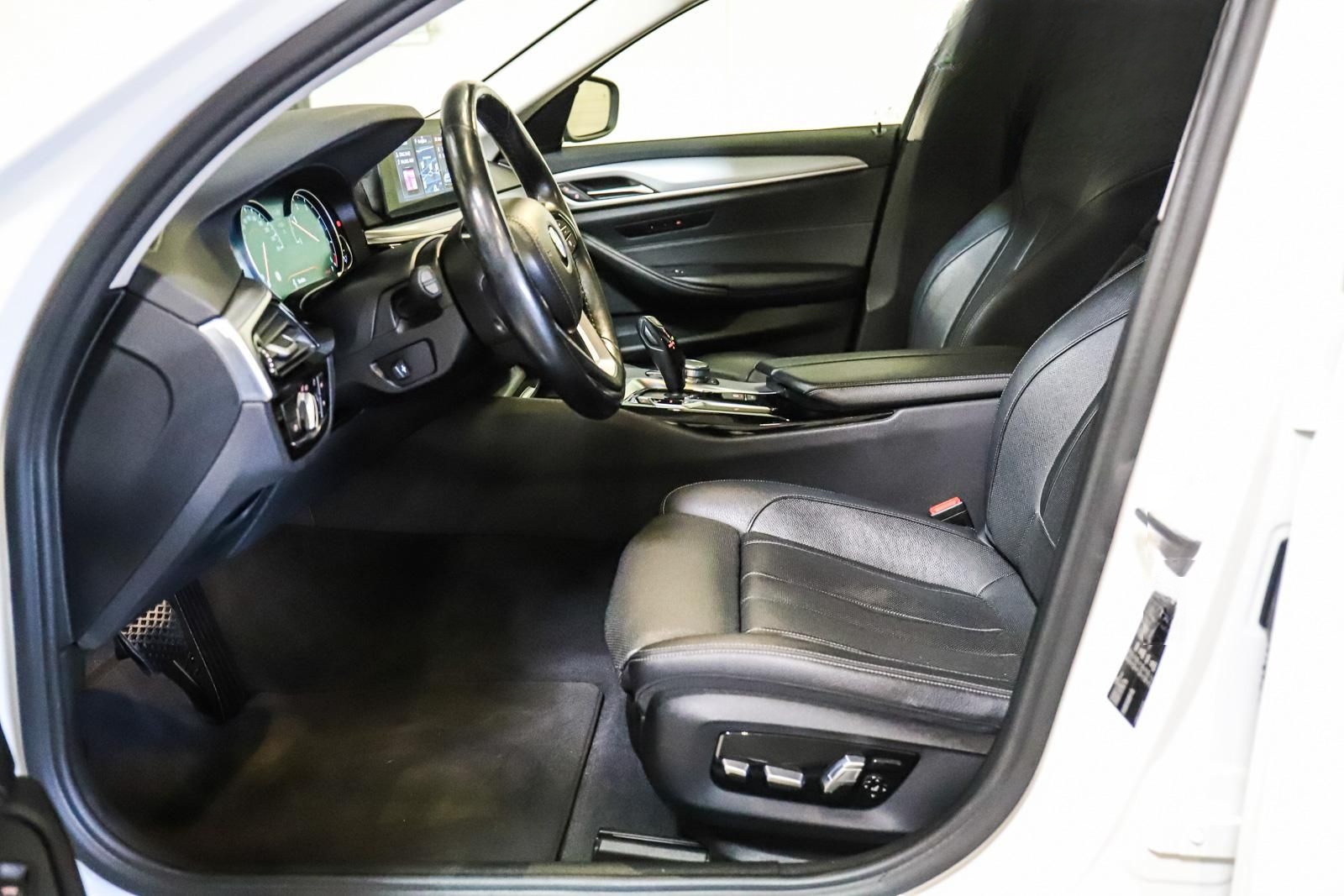 BMW 520d Touring LED KAMERA HuD AHK MEMORY LEDER foto 10