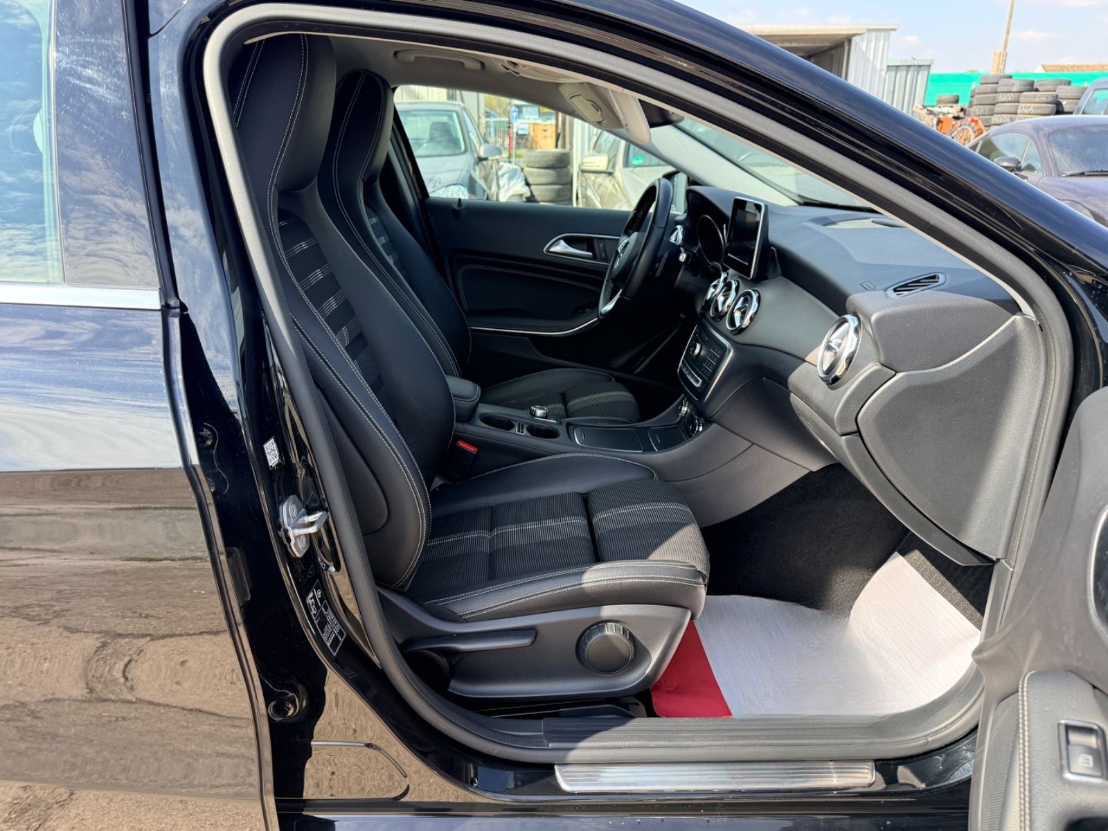 Mercedes-Benz GLA 200 GLA GLA 200 Navi. Kima. Tüv Hu Neu foto 14