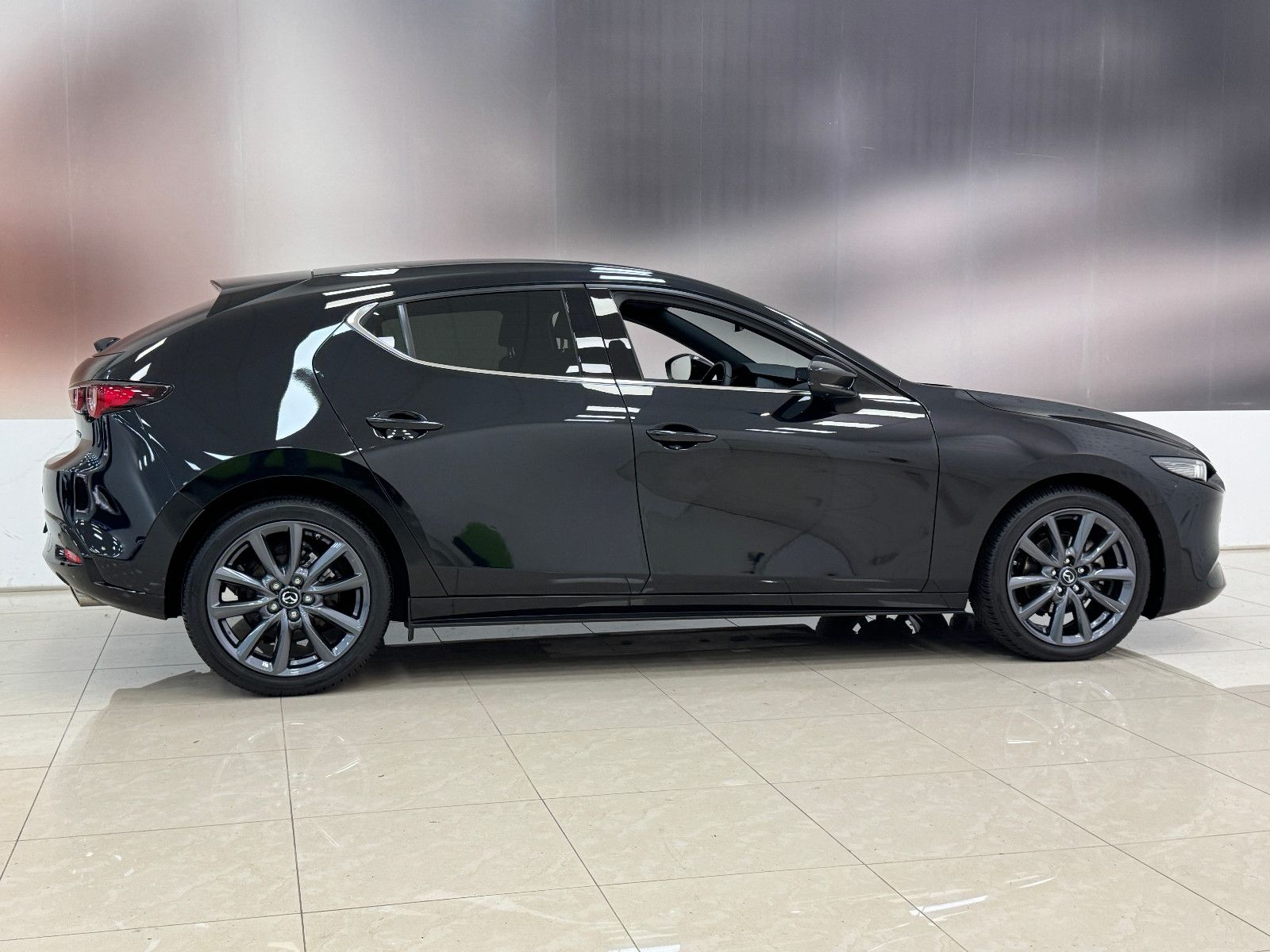 Mazda 3 5HB Exclusive-L. 140ps 6AT *Matrix*360°*QI*LHZ foto 4