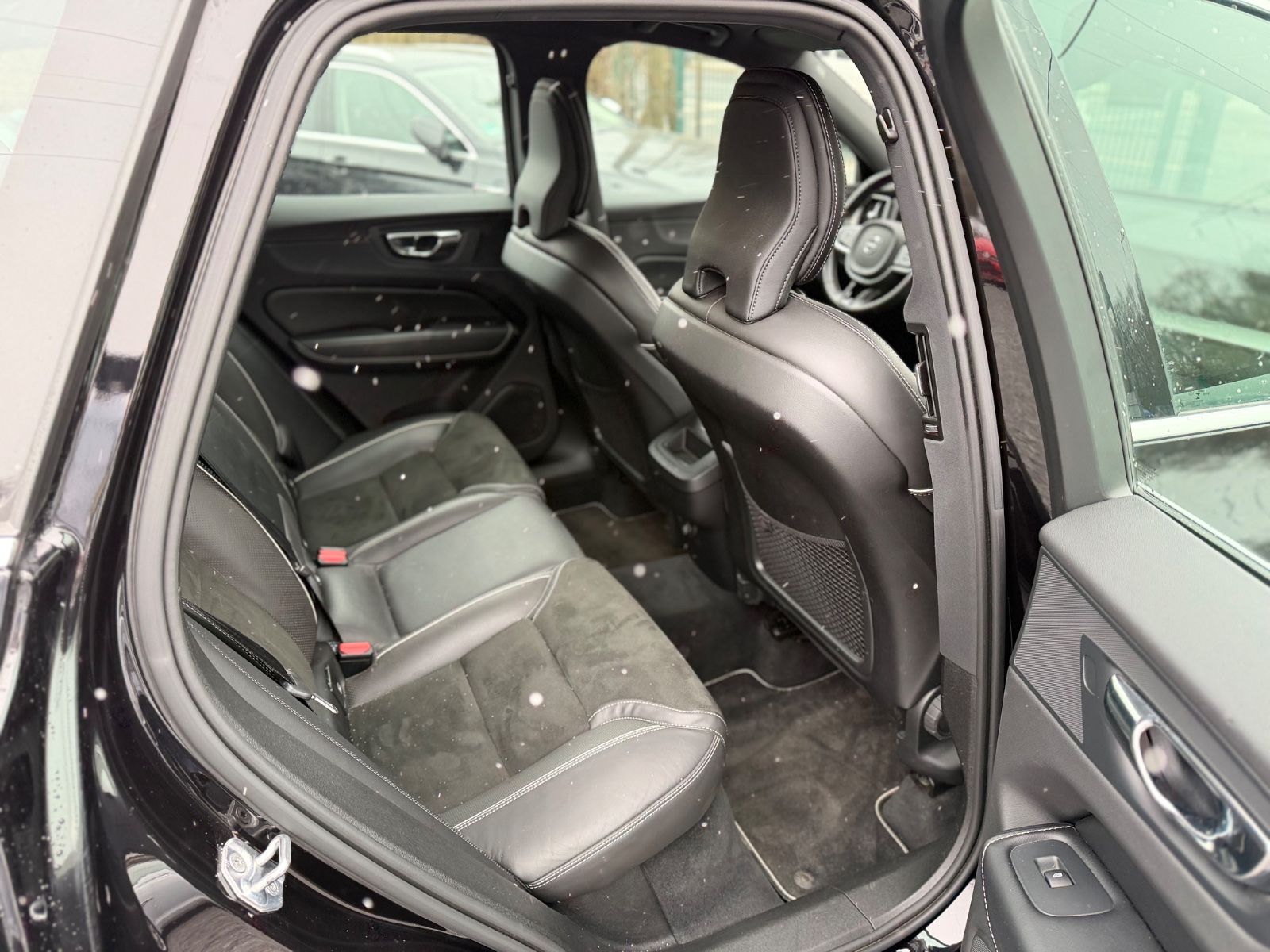 Volvo XC 60 R Design AWD+LED+NAVI+LEDER+STAND.H+ foto 14