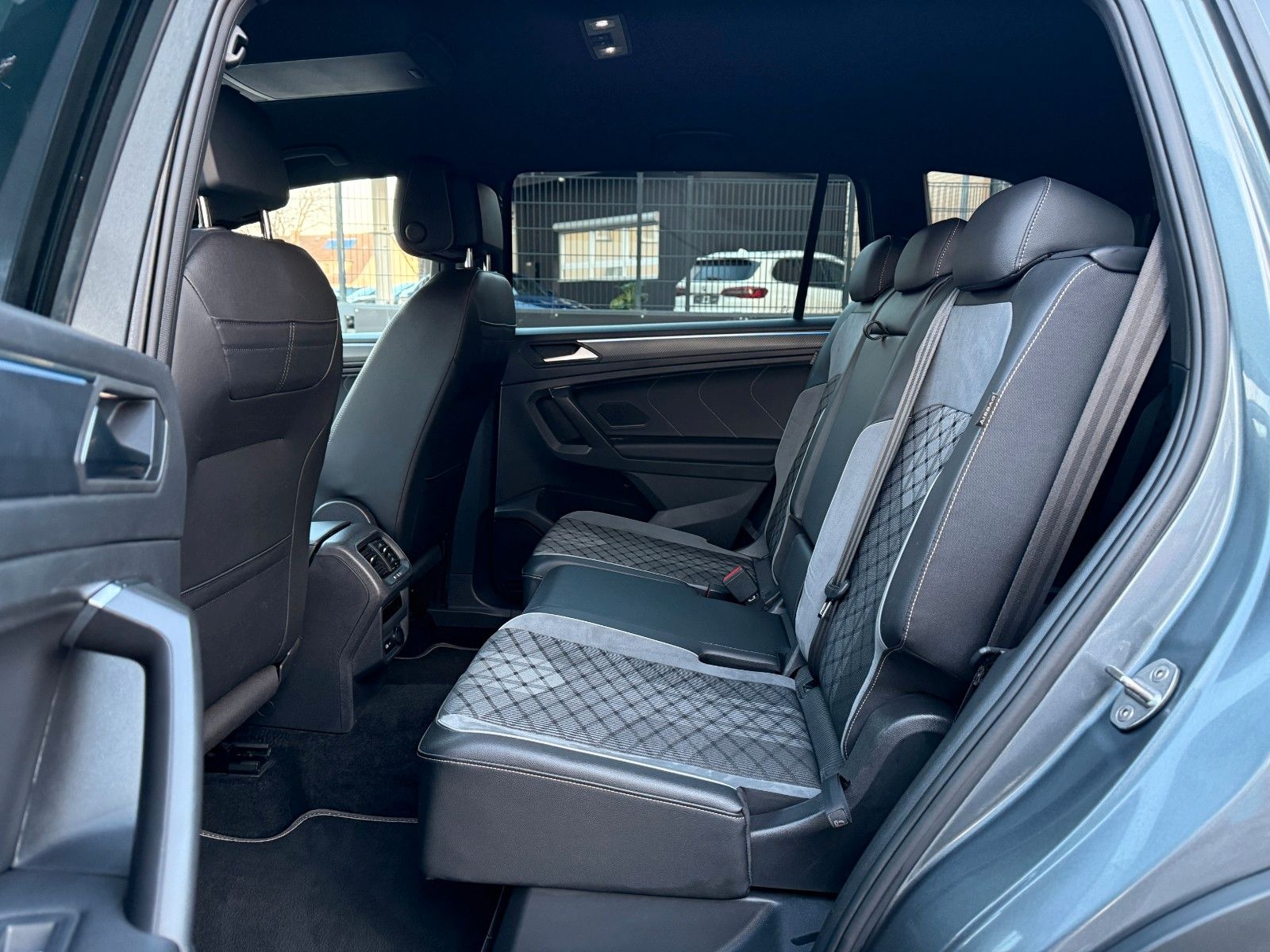 Volkswagen Tiguan Allspace R-Line 4Motion | 7 Sitze foto 25