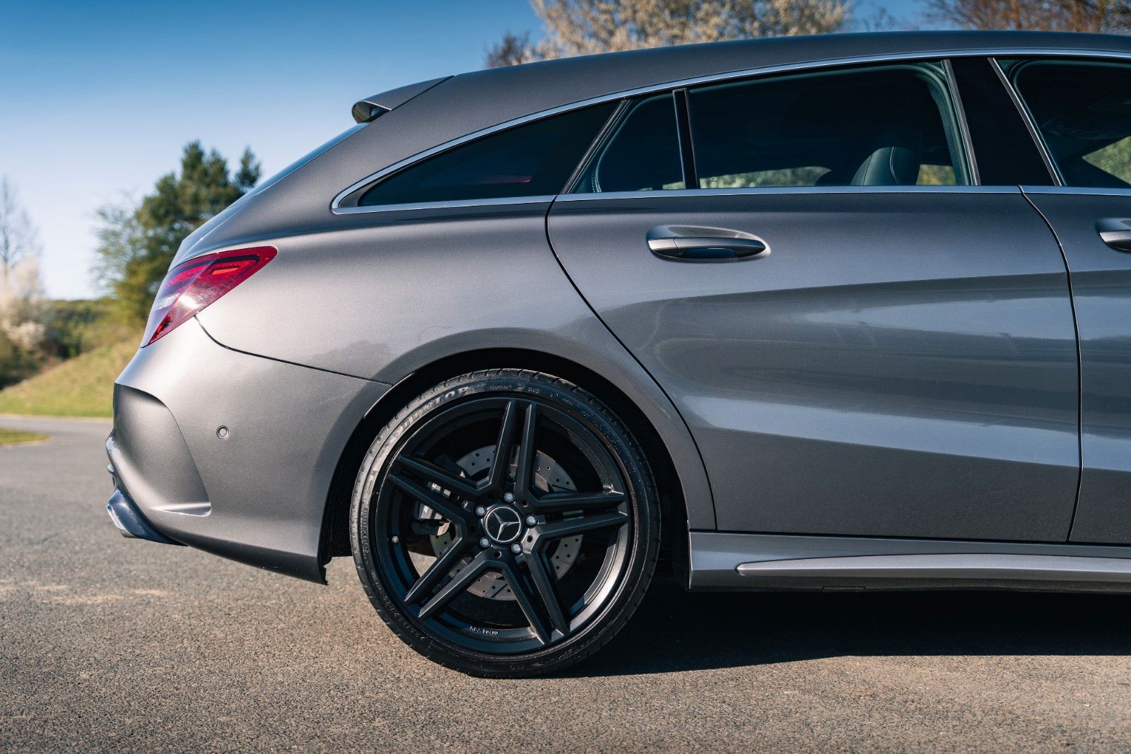 Mercedes-Benz CLA 45 AMG Shooting Brake foto 14