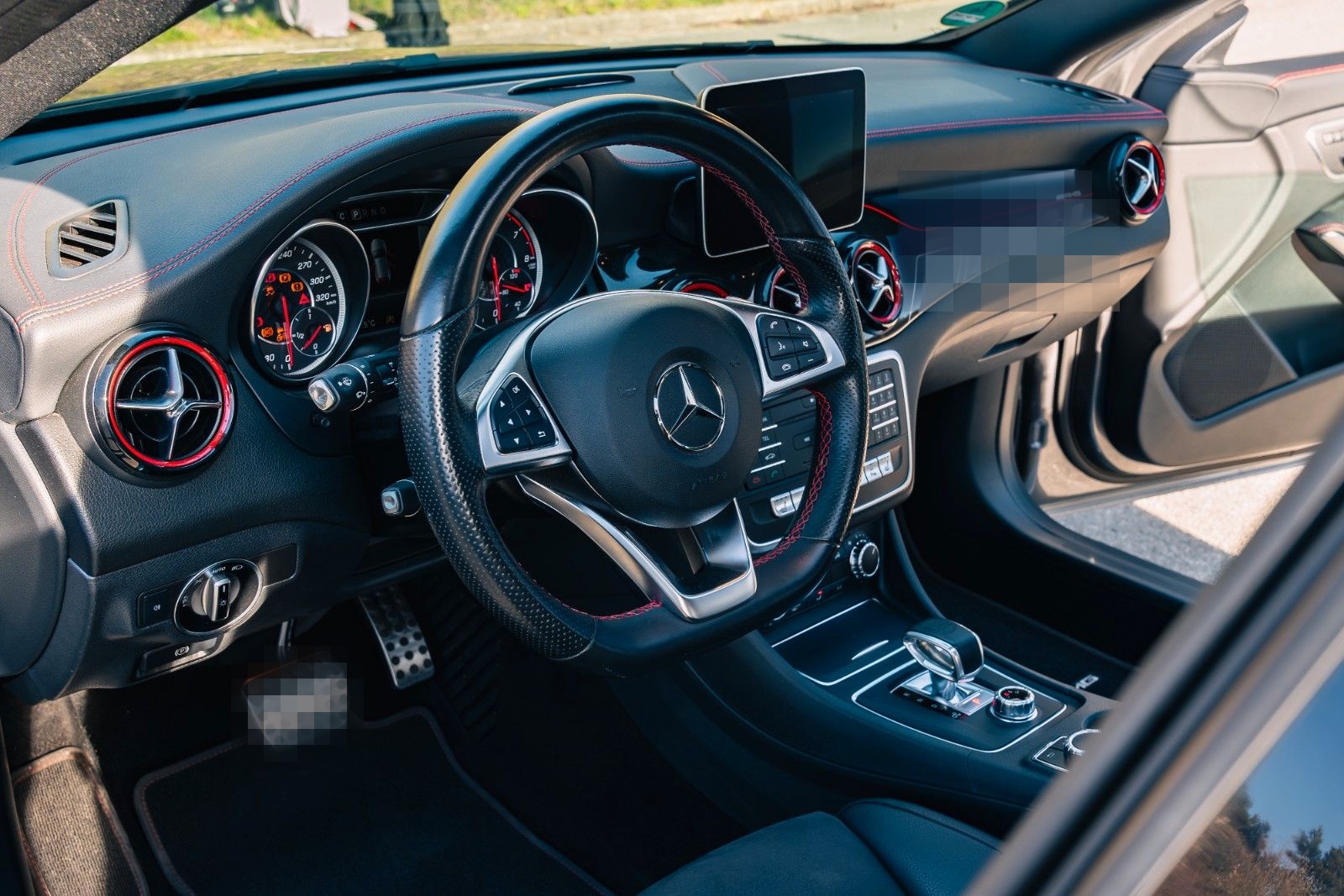 Mercedes-Benz CLA 45 AMG Shooting Brake foto 17