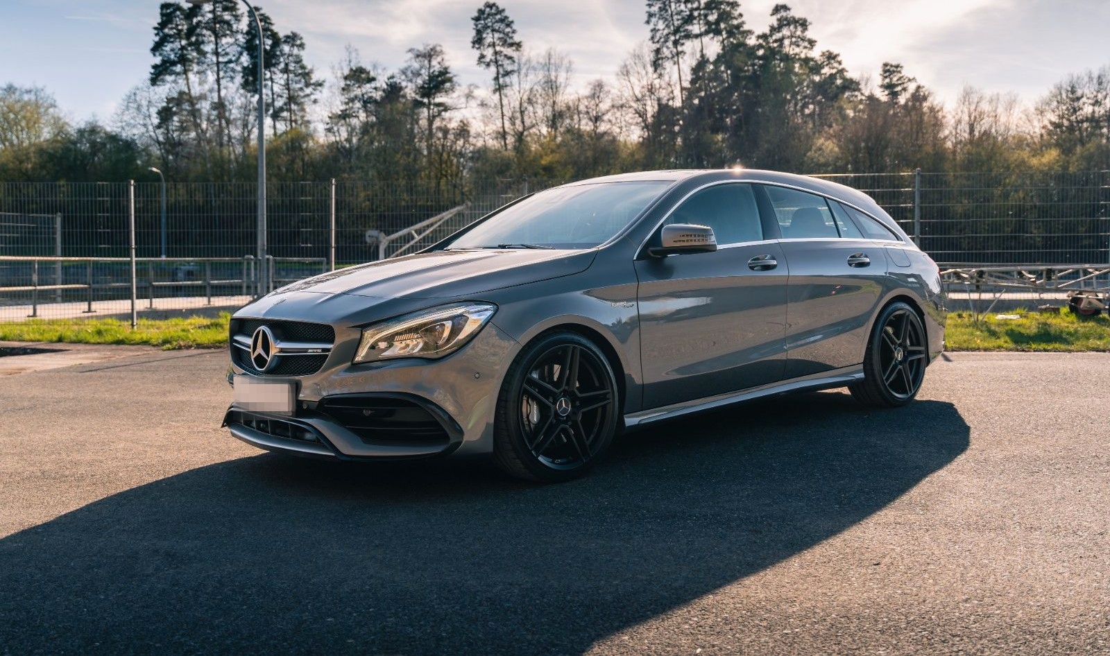 Mercedes-Benz CLA 45 AMG Shooting Brake foto 4