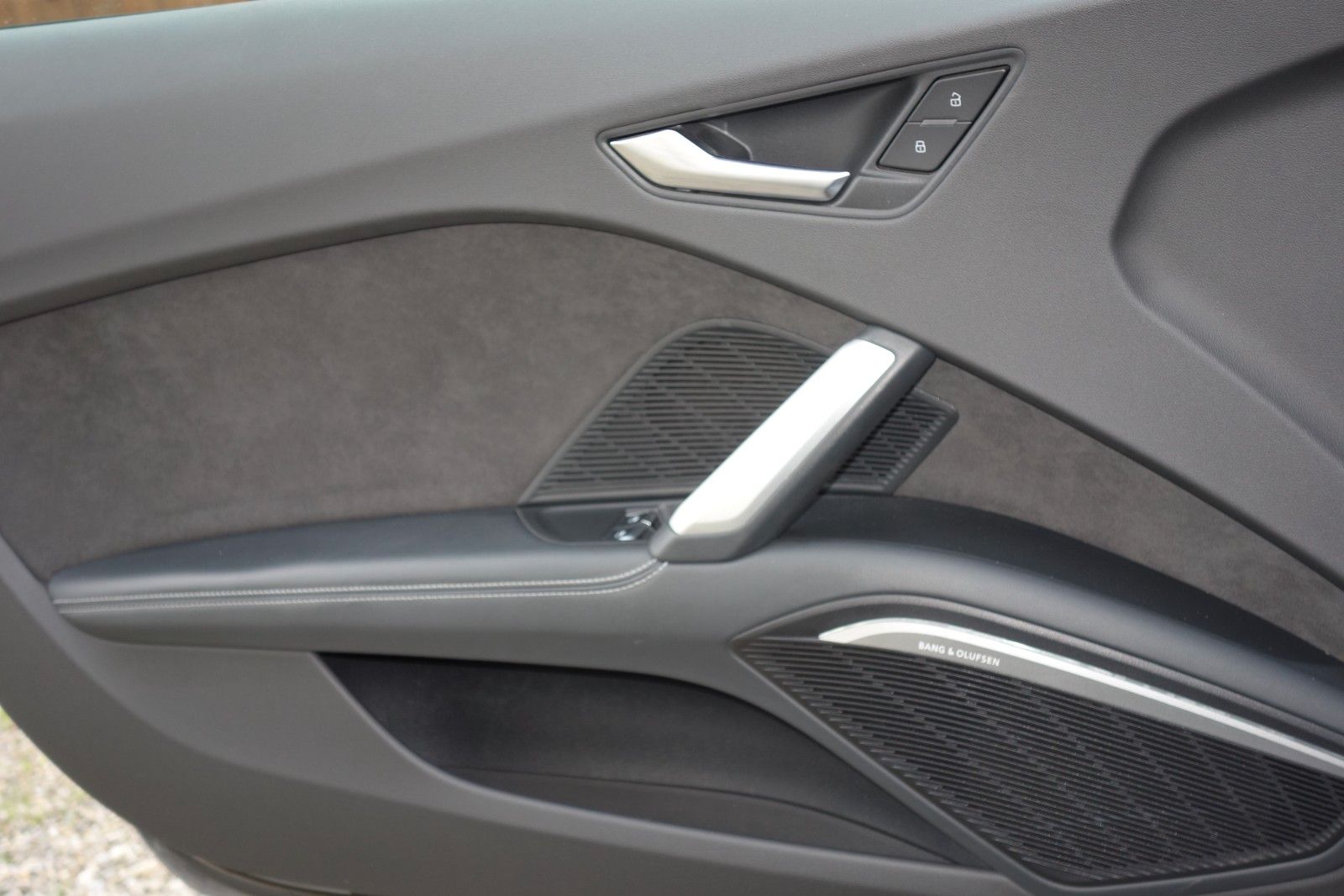 Audi TT Coupe 2.0 TFSI quattro foto 13