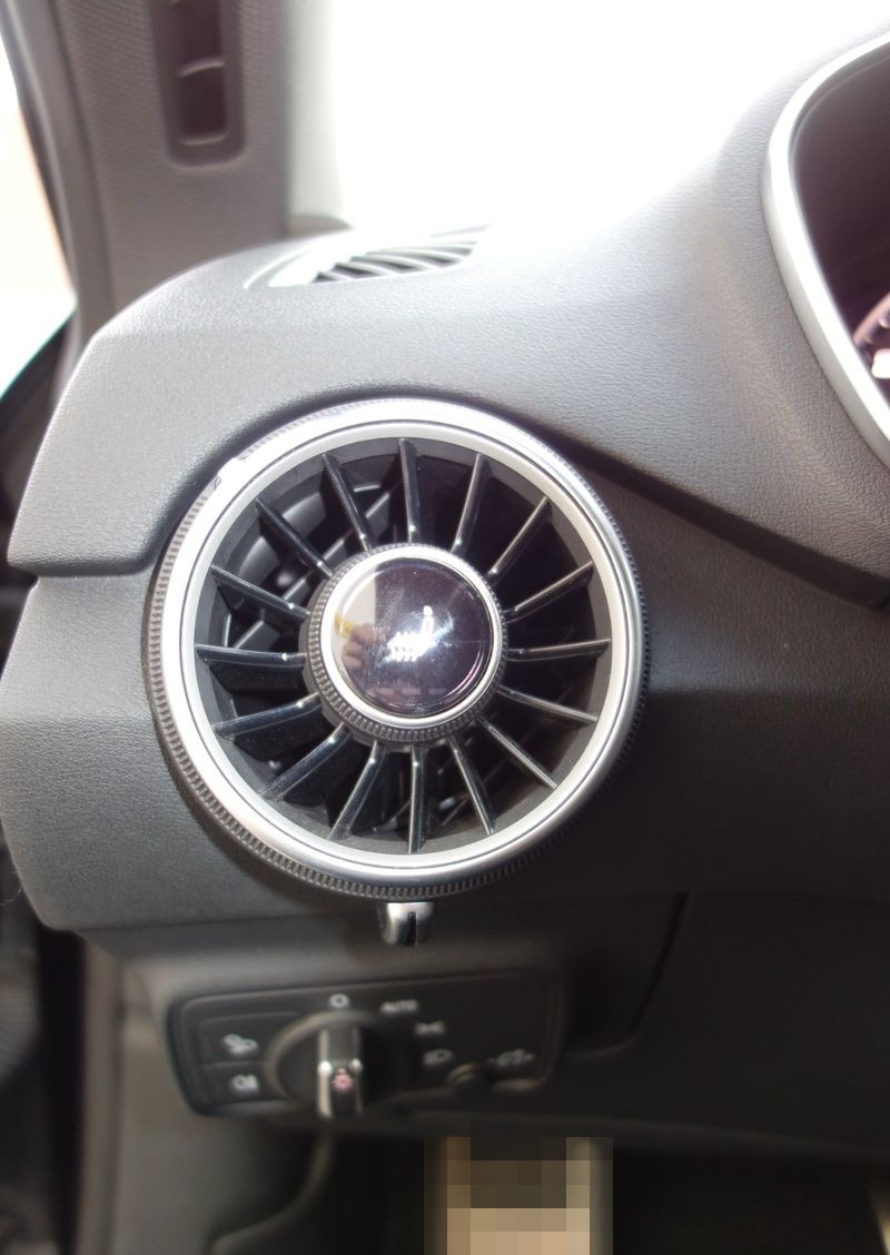 Audi TT Coupe 2.0 TFSI quattro foto 15