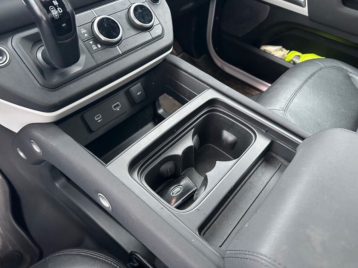 Land Rover Defender 110 D300 HSE foto 14