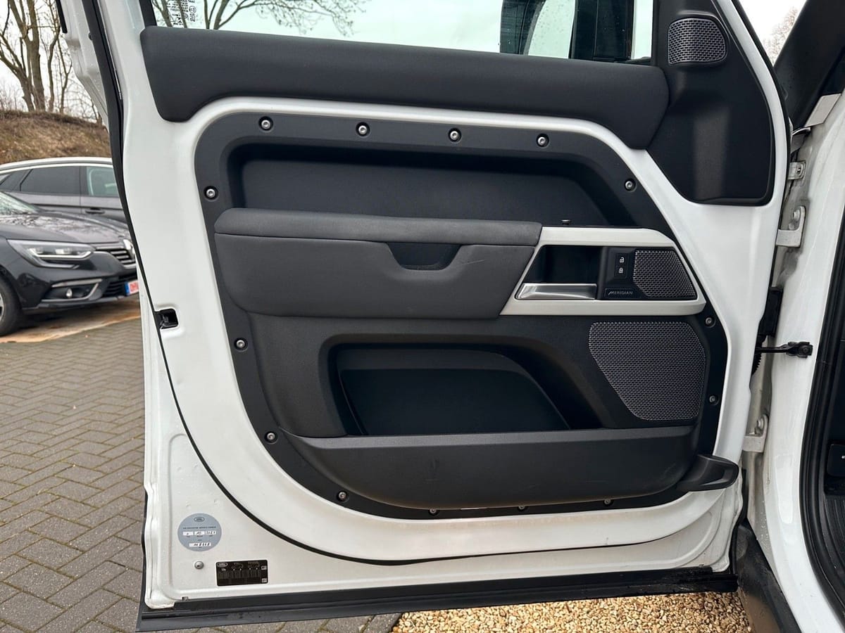 Land Rover Defender 110 D300 HSE foto 18
