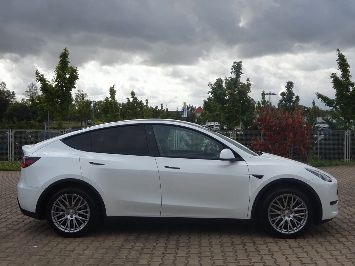 Tesla Model Y Long Range RWD Panorama Navi foto 11