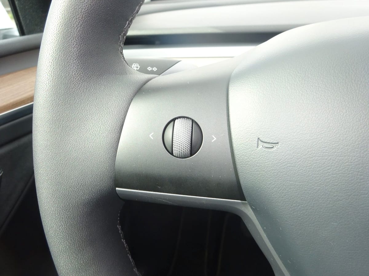 Tesla Model Y Long Range RWD Panorama Navi foto 24