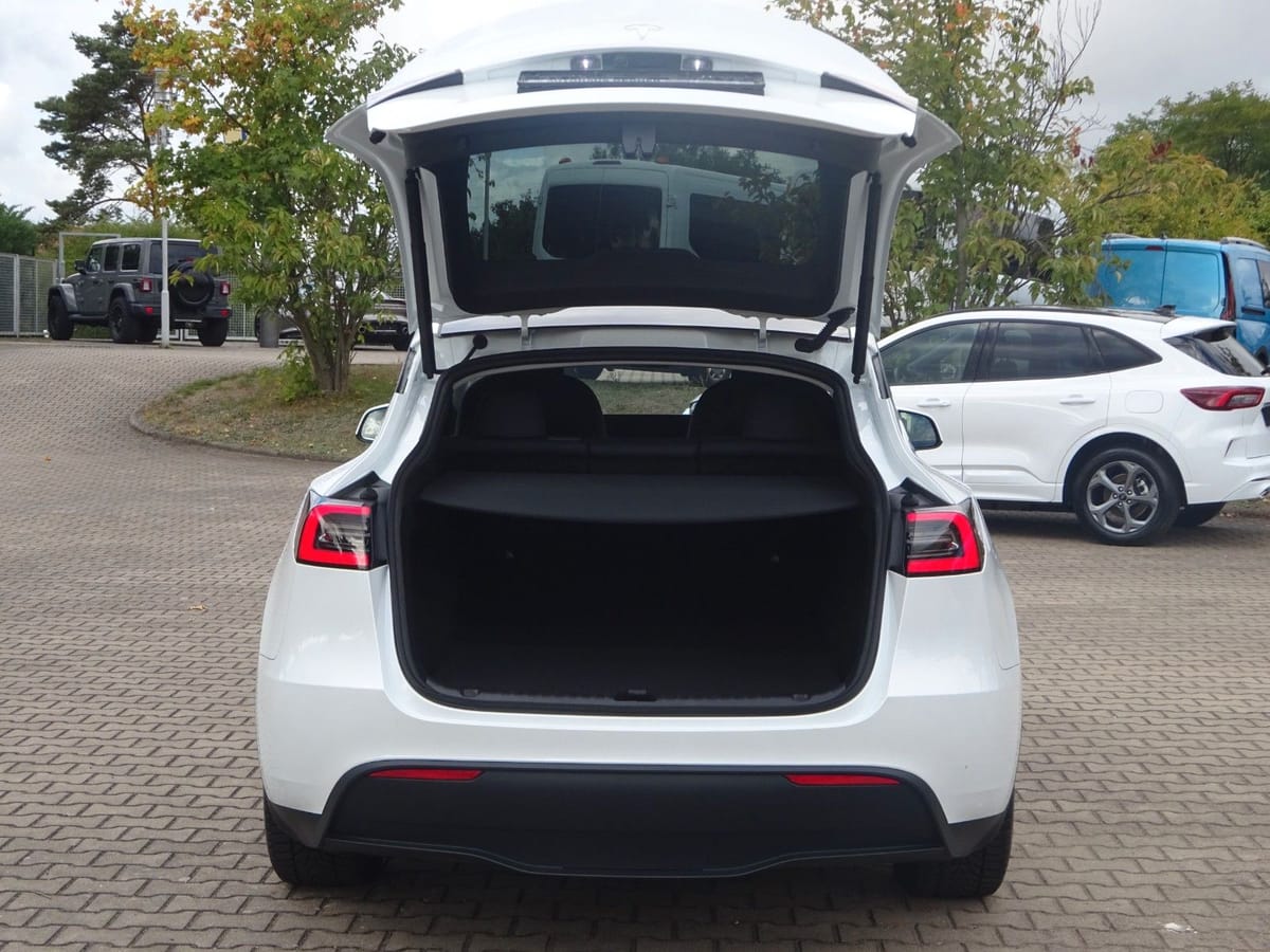 Tesla Model Y Long Range RWD Panorama Navi foto 5