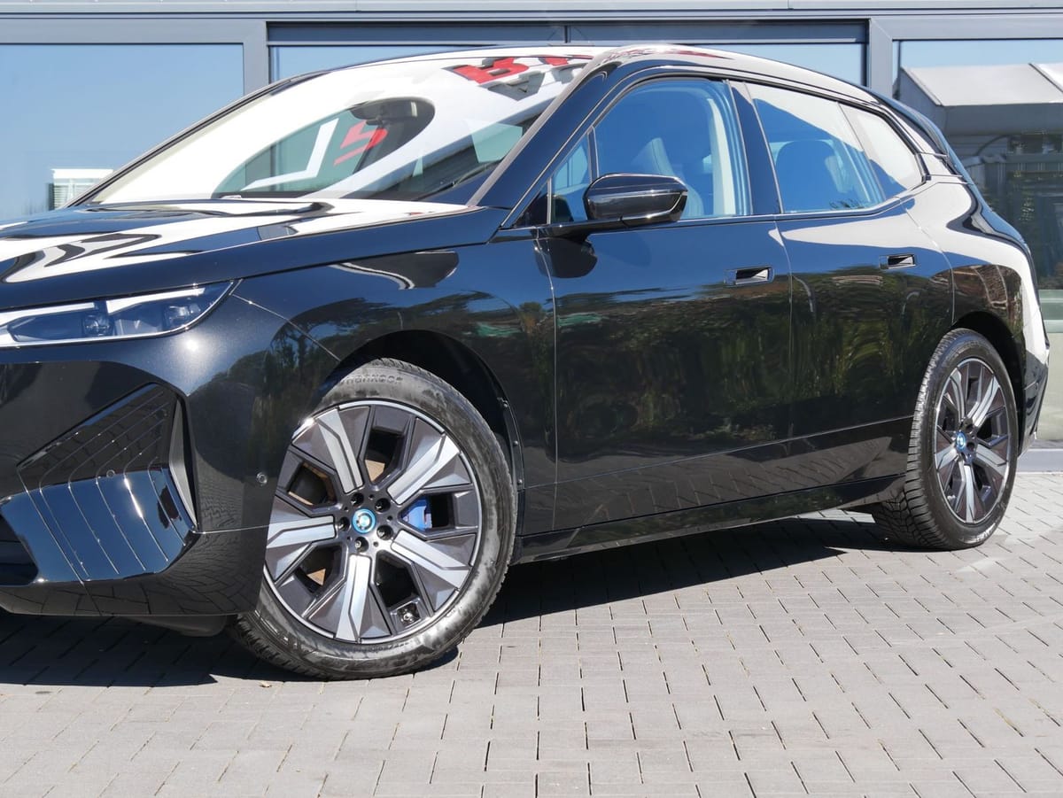 BMW iX xDrive40 1. HAND HEAD UP foto 3
